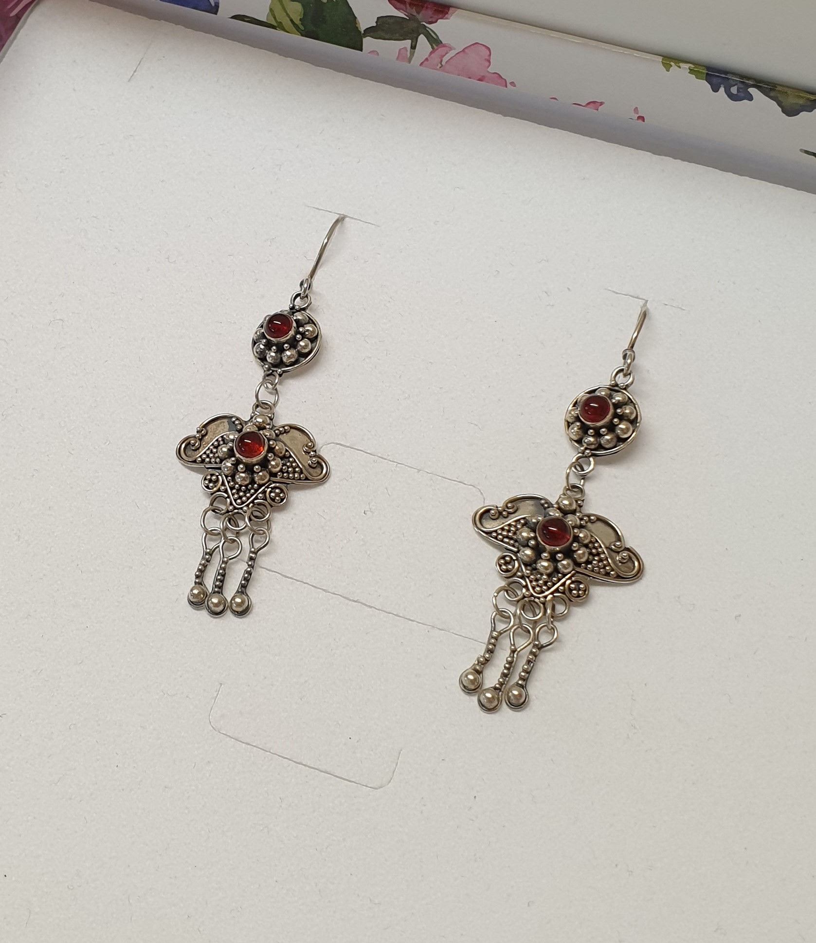 Nostalgische Ohrringe Hängeohrringe Ohrhaken Silber 925 Farbstein rot Hängeelemente Silberschmiede Kunst Vintage SO327