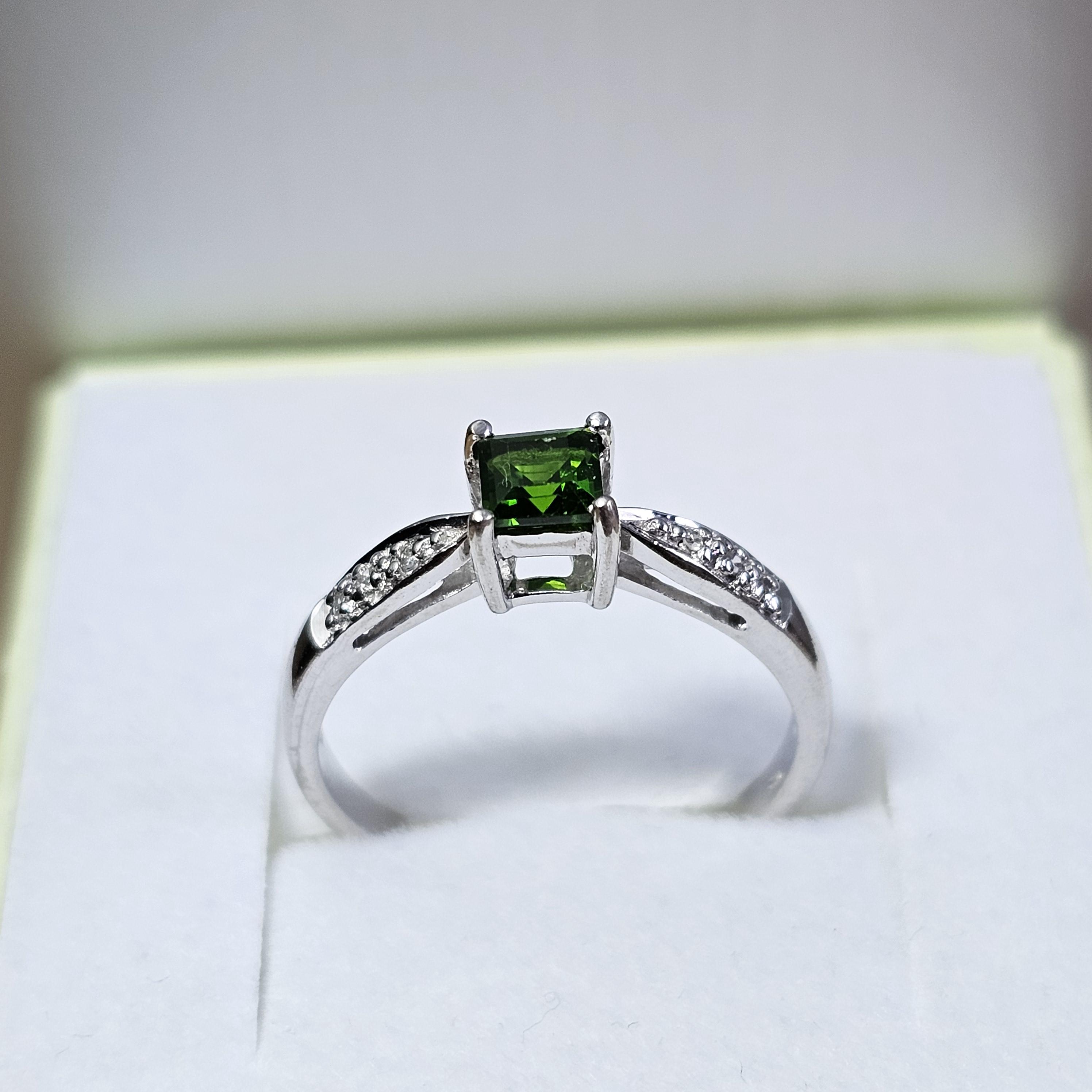 17,4 mm Ring Goldring Gold Weißgold 375 (9k)  Peridot & kleinste Diamantsteinchen Design Vintage elegant GR348