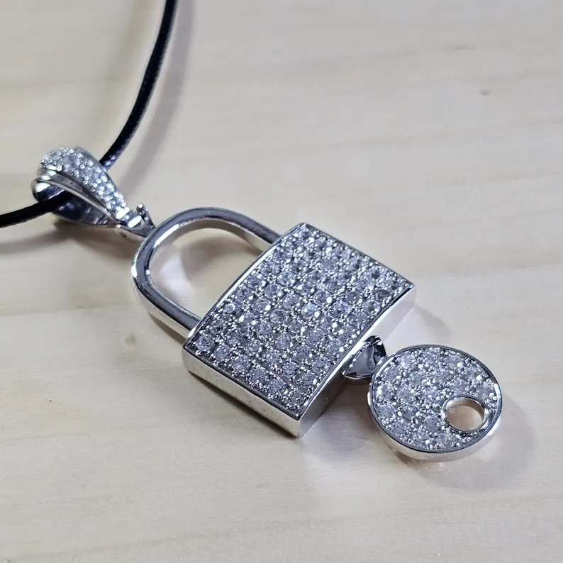 Anhänger Taschenanhänger Kettenanhänger prachtvoll Schloss Liebesschloss ohne Kette Silber 925 Kristallsteinchen klar Vintage edel SKA1590