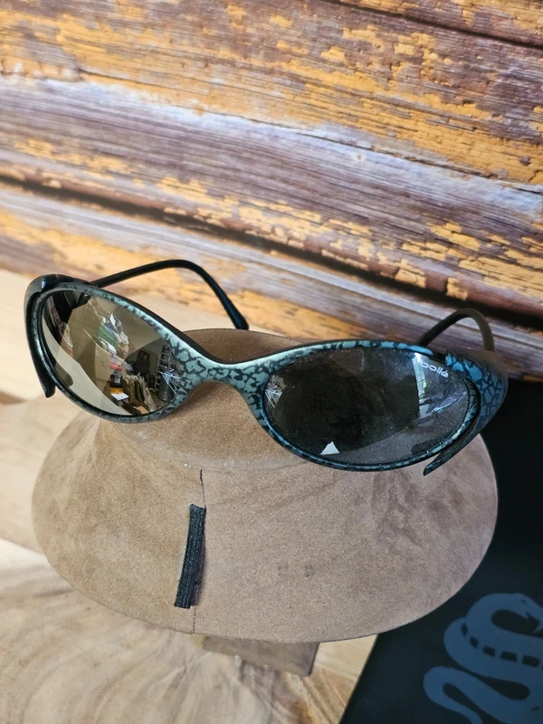 Bolle Aaja, Vintage 90er Silber verspiegelte Gläser Seitenschilde kleine ovale Sonnenbrille Damen