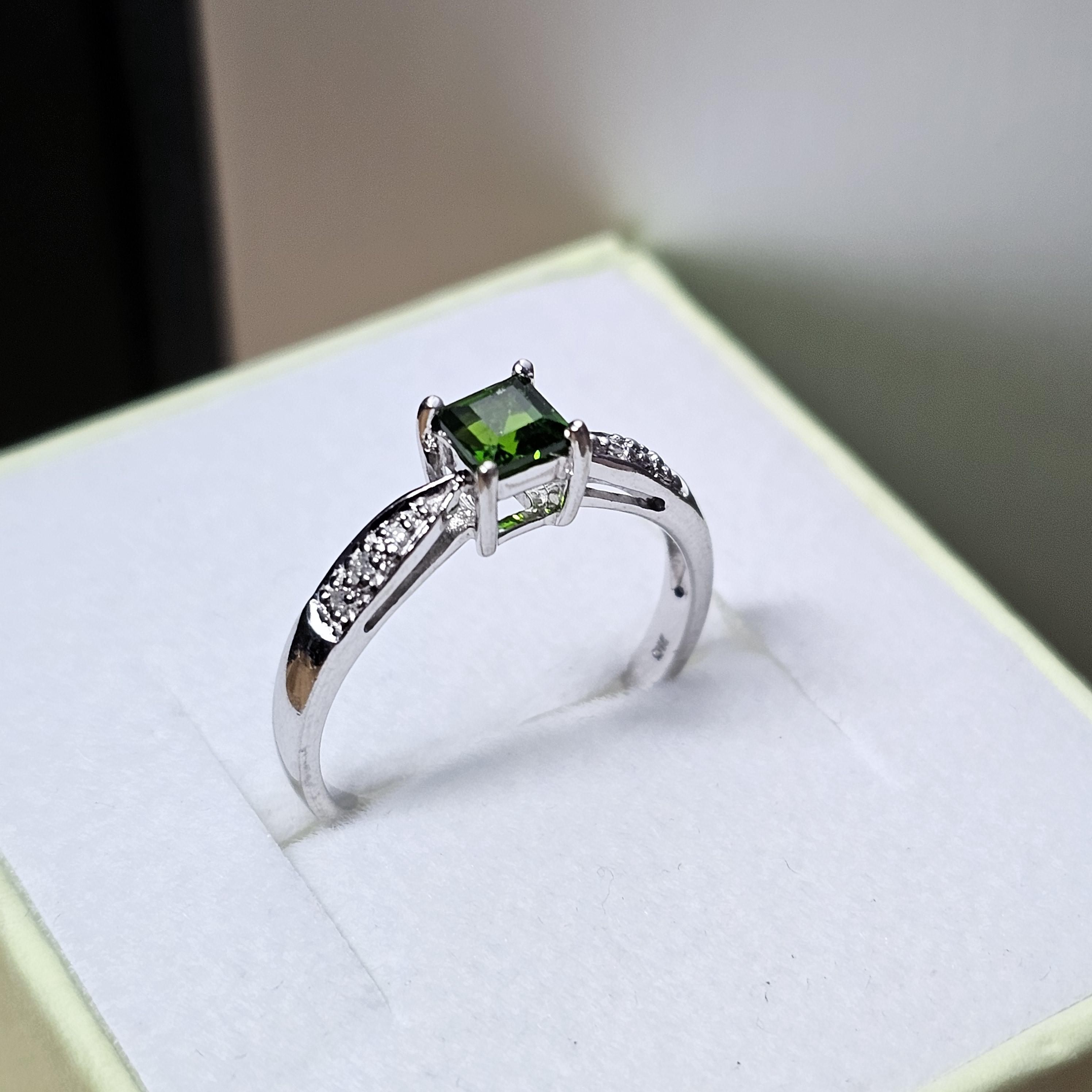 17,4 mm Ring Goldring Gold Weißgold 375 (9k)  Peridot & kleinste Diamantsteinchen Design Vintage elegant GR348