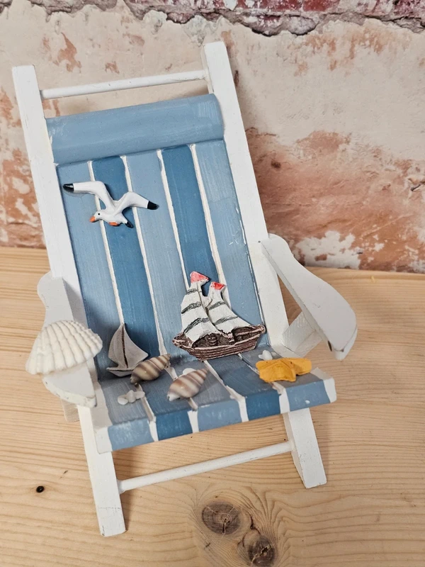 Deko Liegestuhl aus Holz