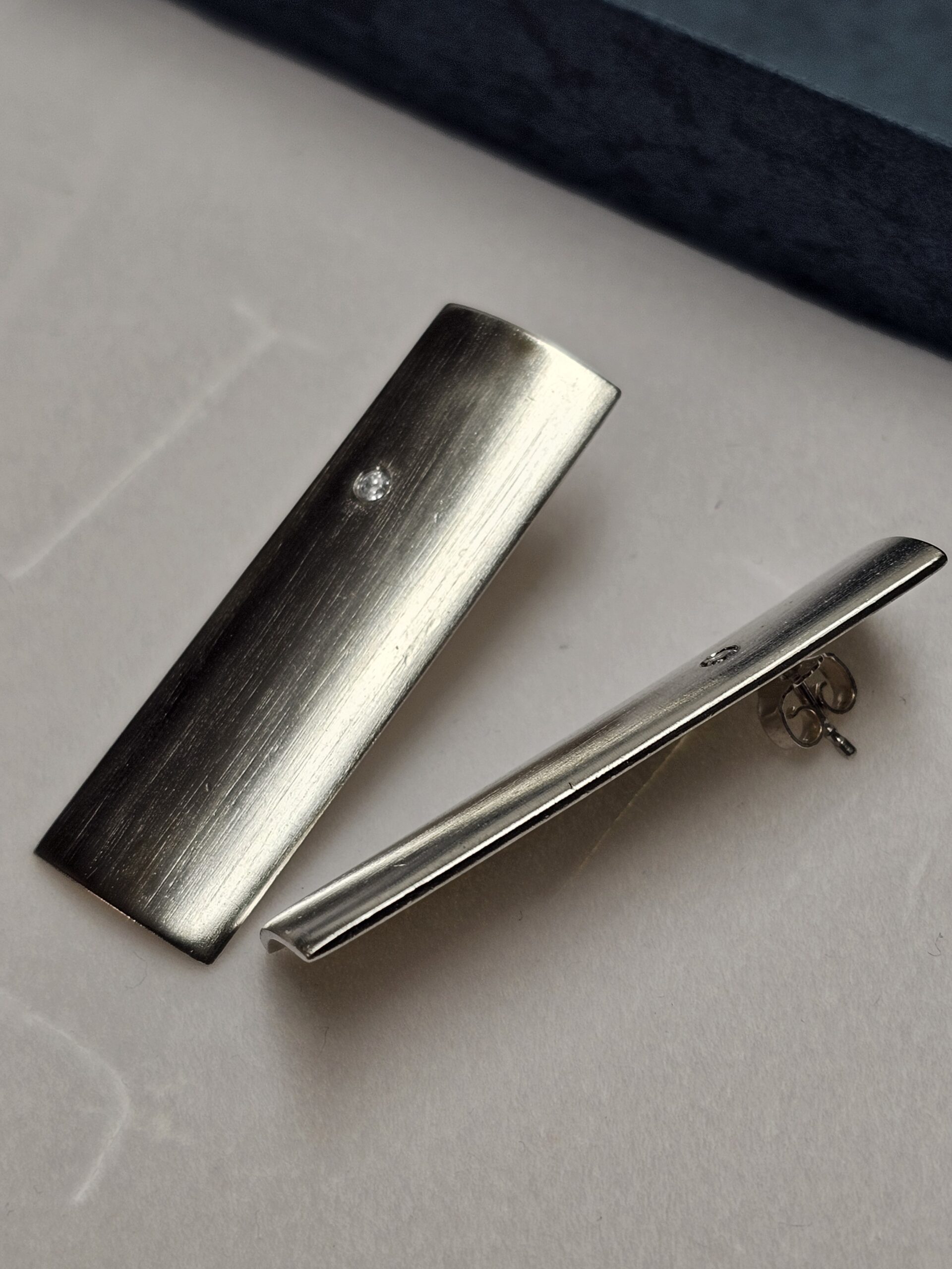 Extravaganter stylischer Ohrschmuck Ohrringe Ohrstecker lang Silber 925 Kristallsteinchen klar edel Vintage SO484