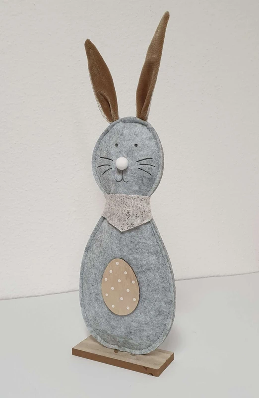 Ostern Frühling Osterhase Hase Filz grau mit Osterei und Punkte auf Holzsockel 42x12x5 cm