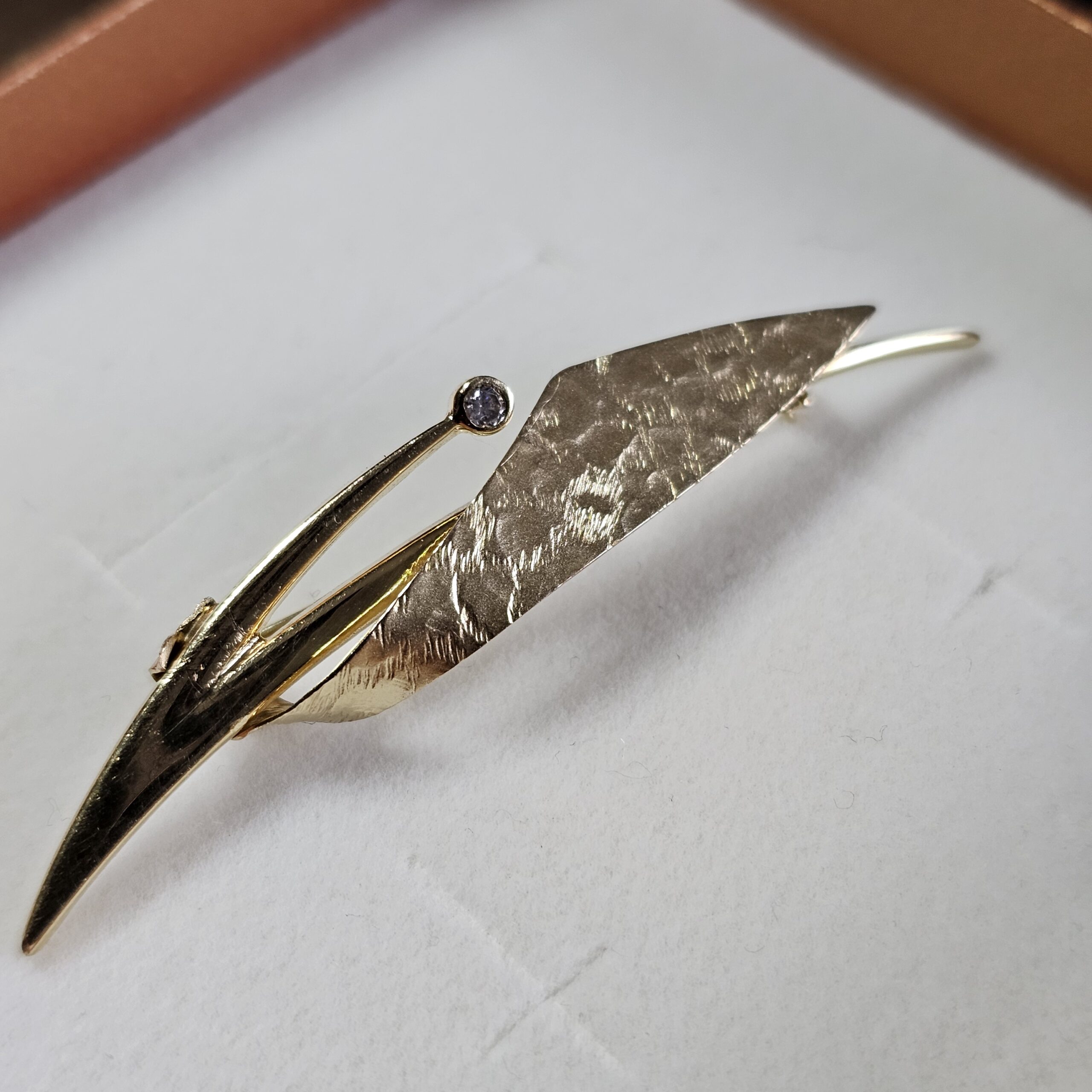 Goldbrosche Anstecknadel Brosche Gold 375 Kristallstein klar Design nostalgisch Vintage elegant selten rar GB122