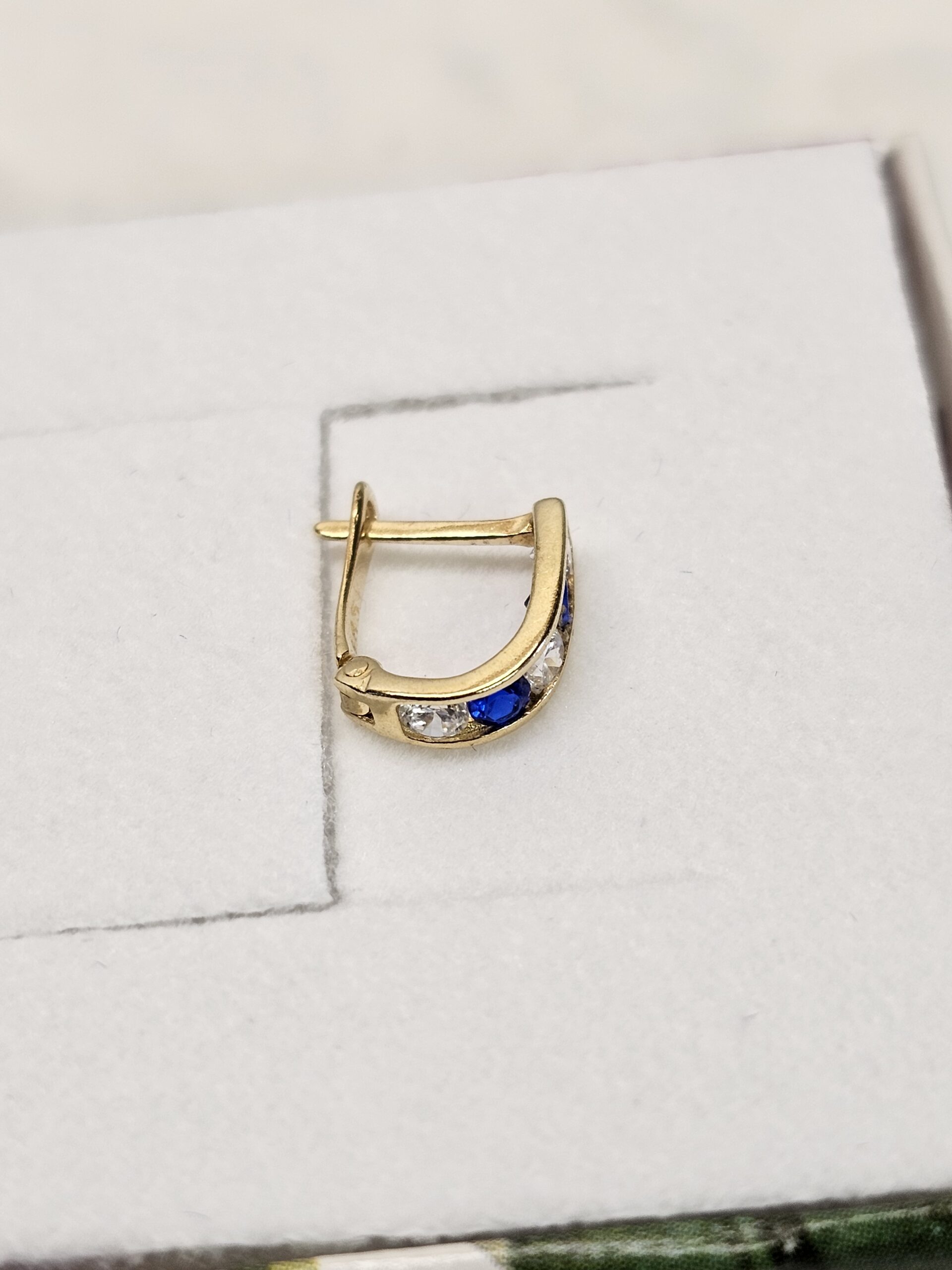 1 Stck. Ohrring Creole Klappcreole Einzelohrring Einzelstück klein Gold 585 Kristalle blau & klar Vintage elegant OR112