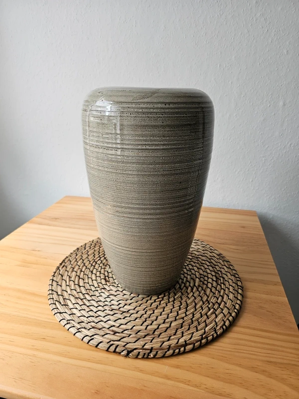 Blumenvase gerillt Grauton