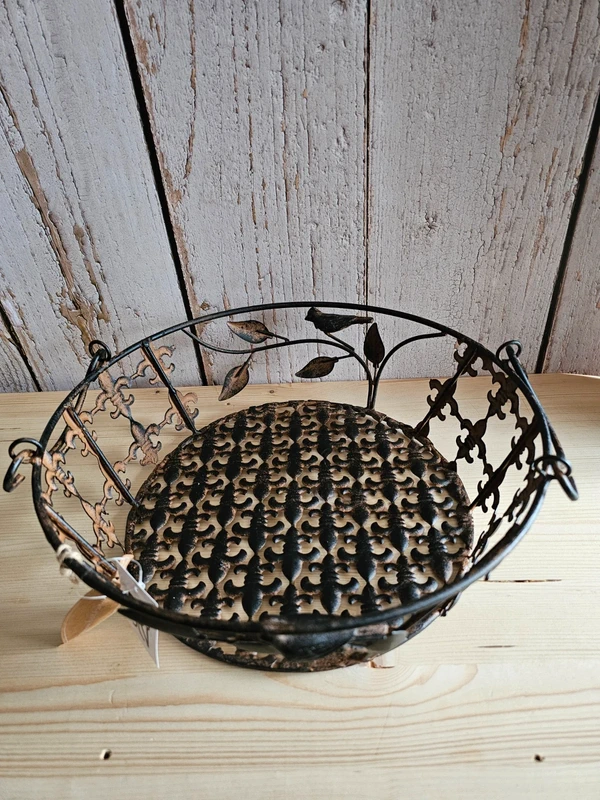 Korb rund Eisen lackiert Braun mit Patina Höhe 11 cm Durchmesser 32 cm