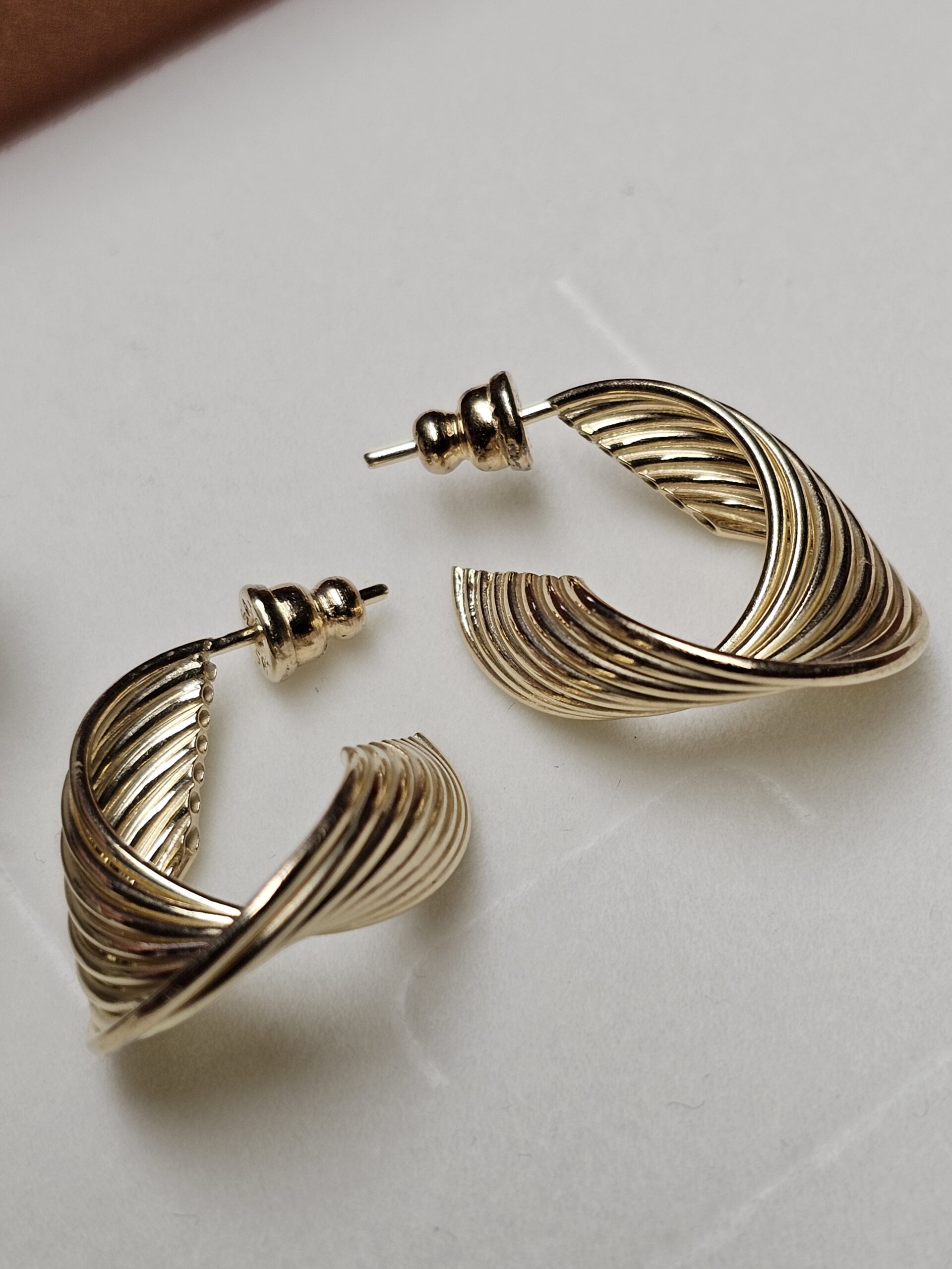 Nostalgische Design Ohrringe Ohrstecker Gold 585 extravagant edel Vintage OR164