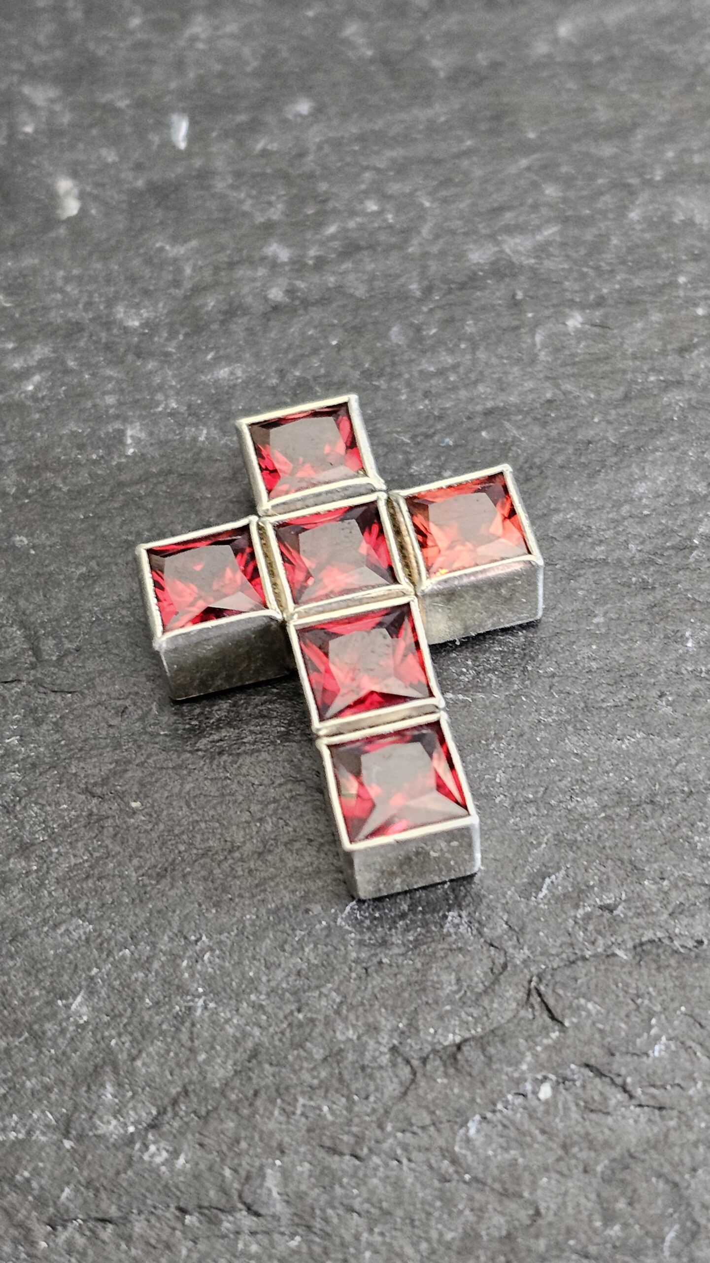 Kreuzanhänger Anhänger Silberanhänger Kreuz ohne Kette Silber 925 Kristalle rot Vintage Design elegant SKA1652