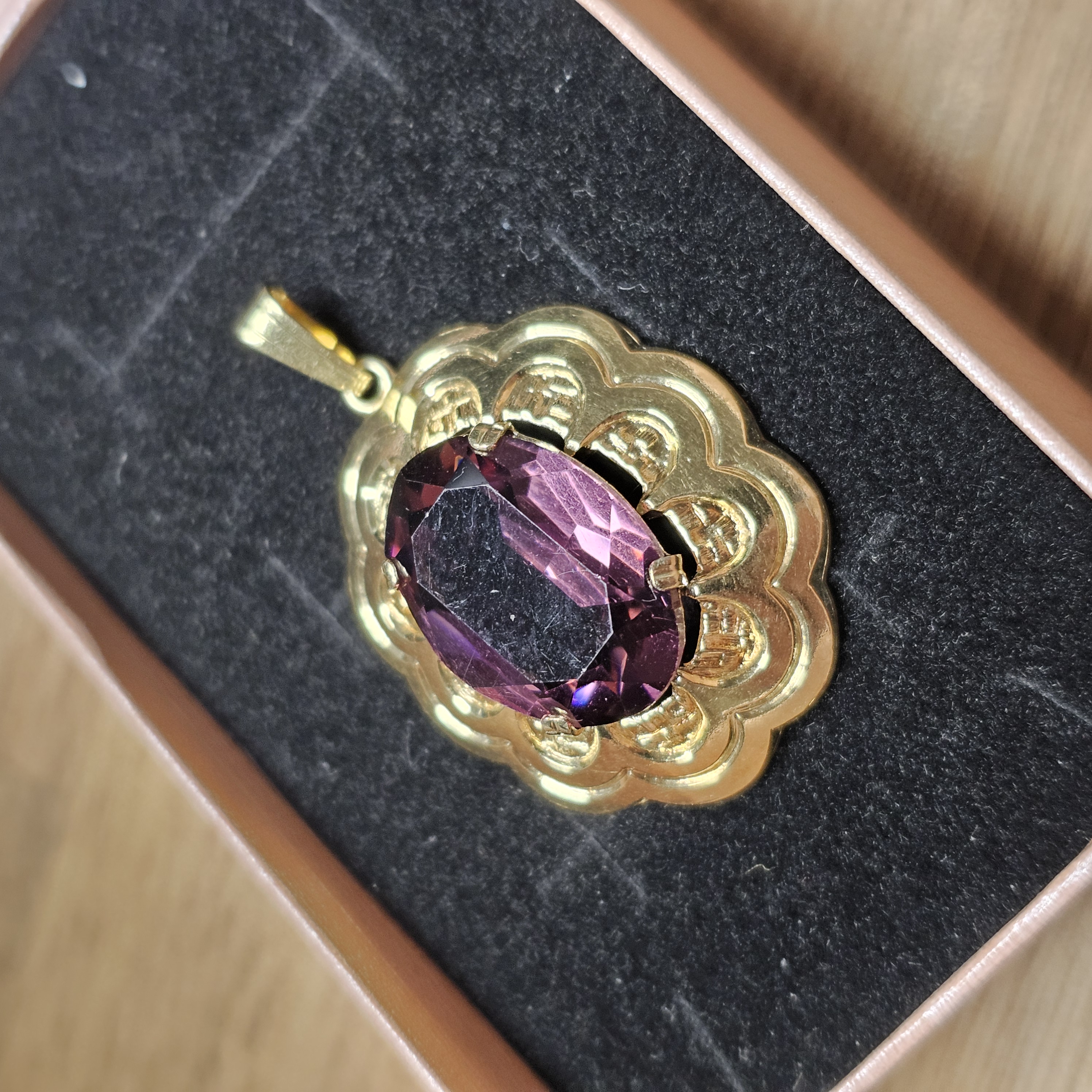 Nostalgischer Anhänger Amerik K & L American Doublé vergoldet Farbstein lila Shabby Vintage elegant ANH101