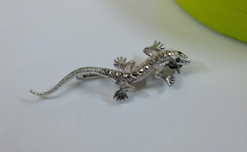 Art Deco Anstecknadel Brosche Silber 835 Kristalle grün Eidechse Salamander SB197
