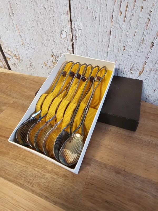 6 Silber-, Tee-, Kaffeelöffel mit Bernsteinverzierung