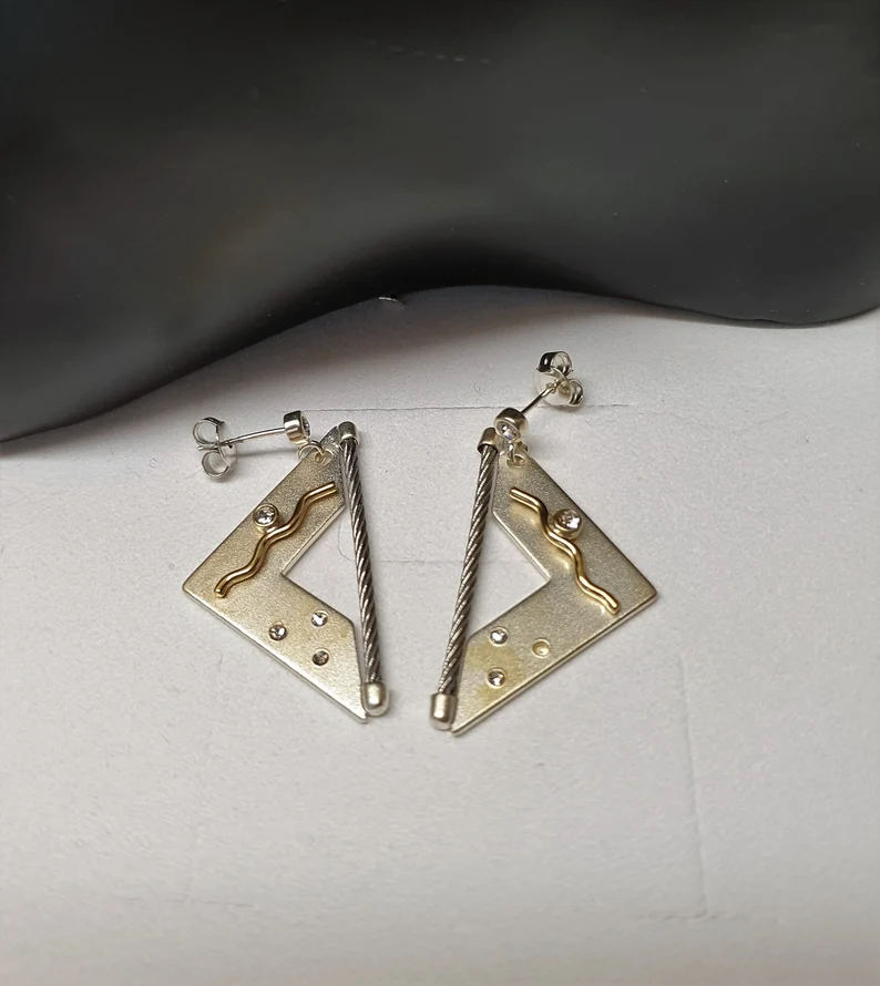 Designer Ohrringe Ohrstecker lang versilbert & Doublé teilvergoldet Kristalle klar Design geometrisch Vintage SO155