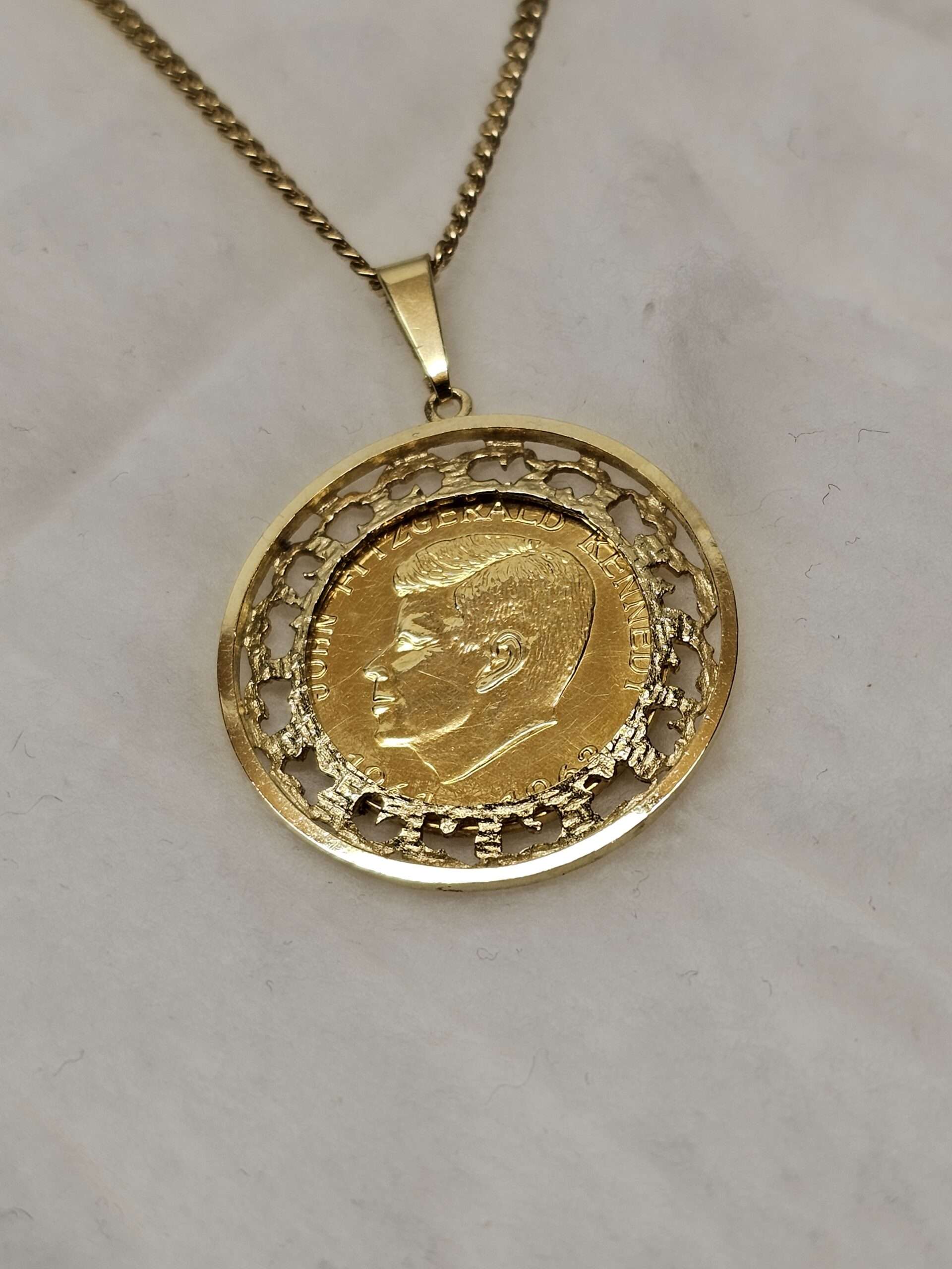Anhänger Medaille ohne Kette Gold 585 John Fitzgerald Kennedy 1961 - 1963 Lilienkreuz Vintage elegant GAN182