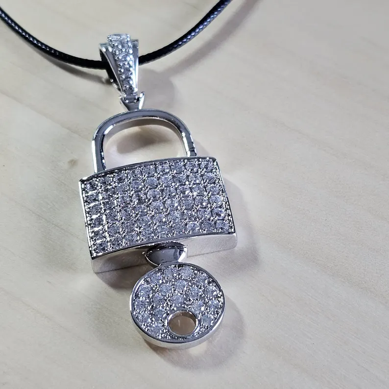 Anhänger Taschenanhänger Kettenanhänger prachtvoll Schloss Liebesschloss ohne Kette Silber 925 Kristallsteinchen klar Vintage edel SKA1590