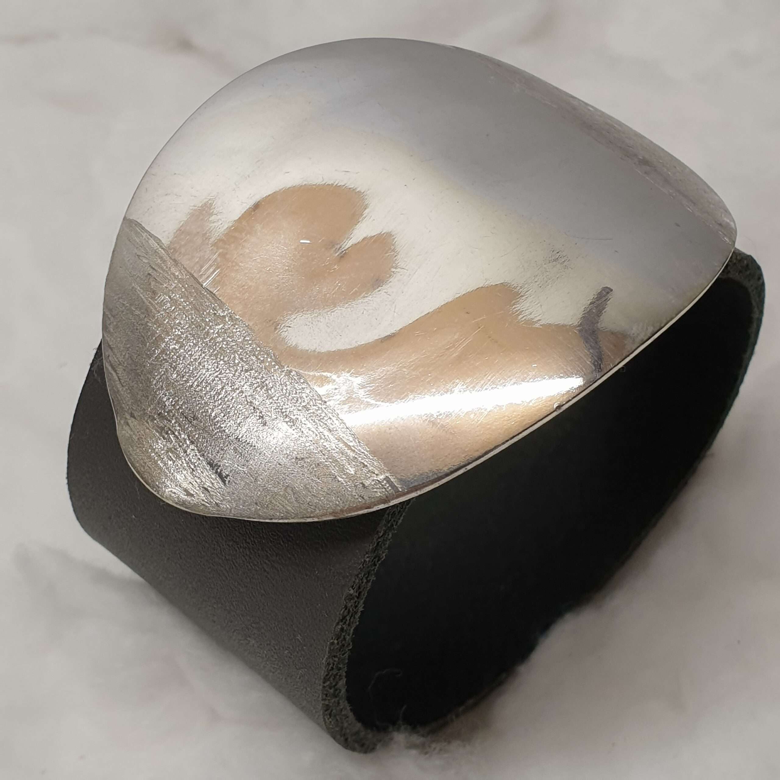 Anthrazitfarbenes Lederarmband mit Silberschnalle BS104