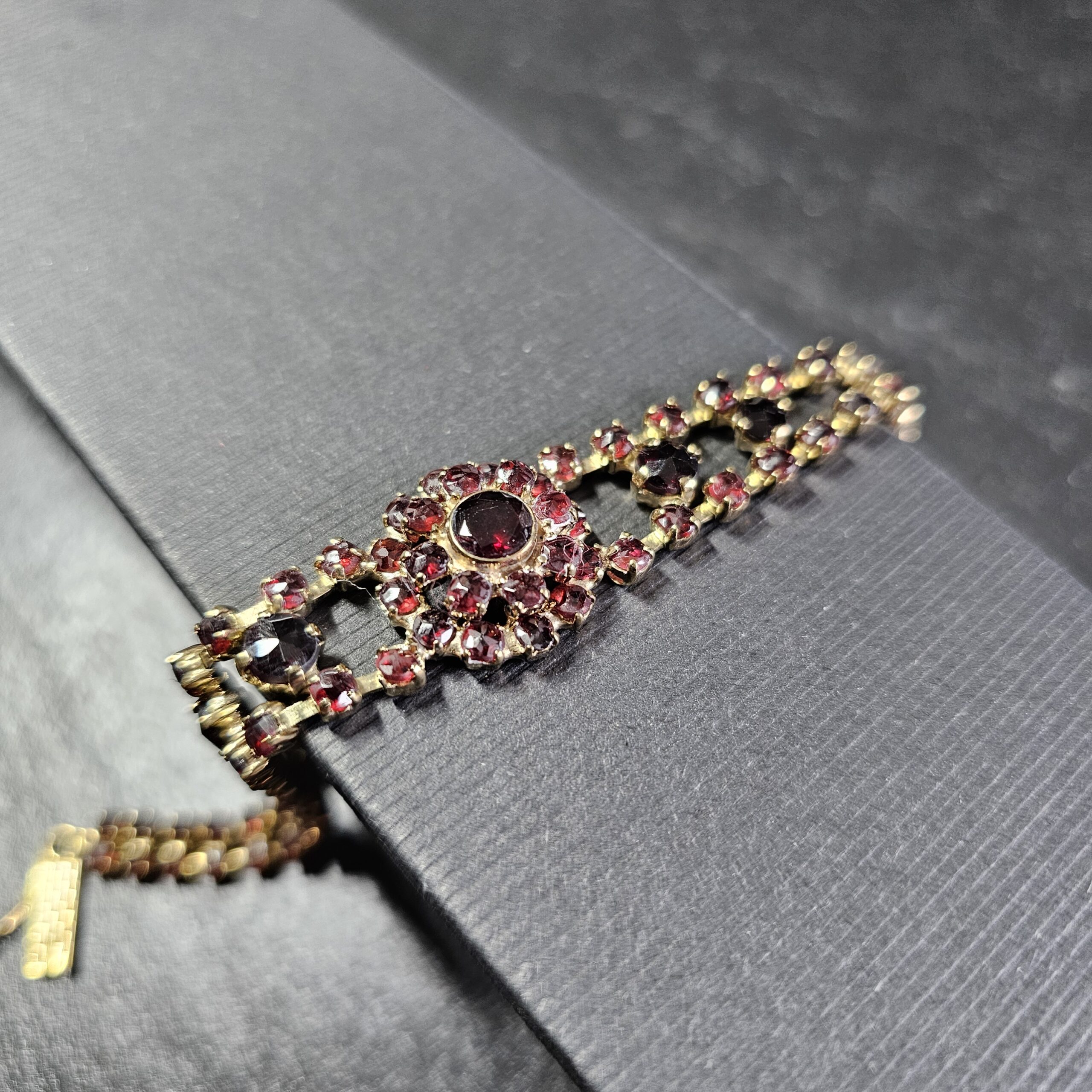 18,5 cm Shabby Vintage nostalgisches Armband Gliederarmband Gold 333 Granat Design floral elegant GA139