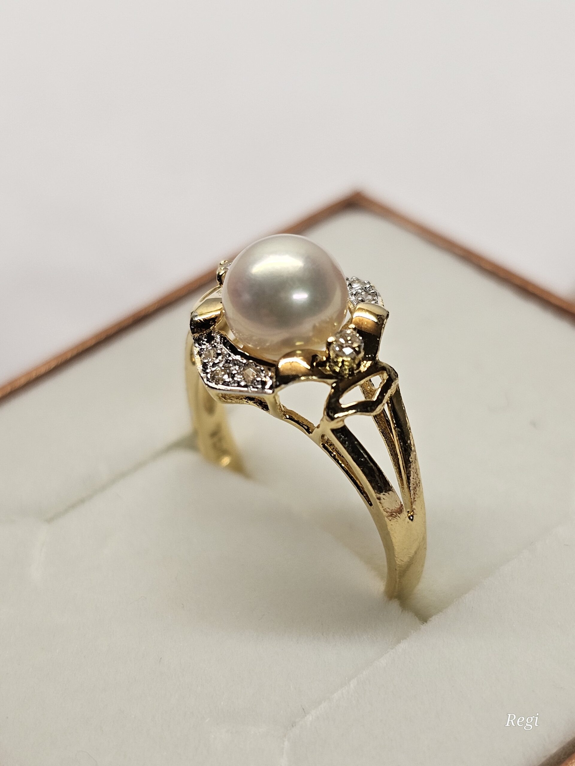 16,9 mm Nostalgischer Goldring Ring Gold 750 Perle & 8 Stck. kleinste Diamantsteinchen Vintage elegant GR298