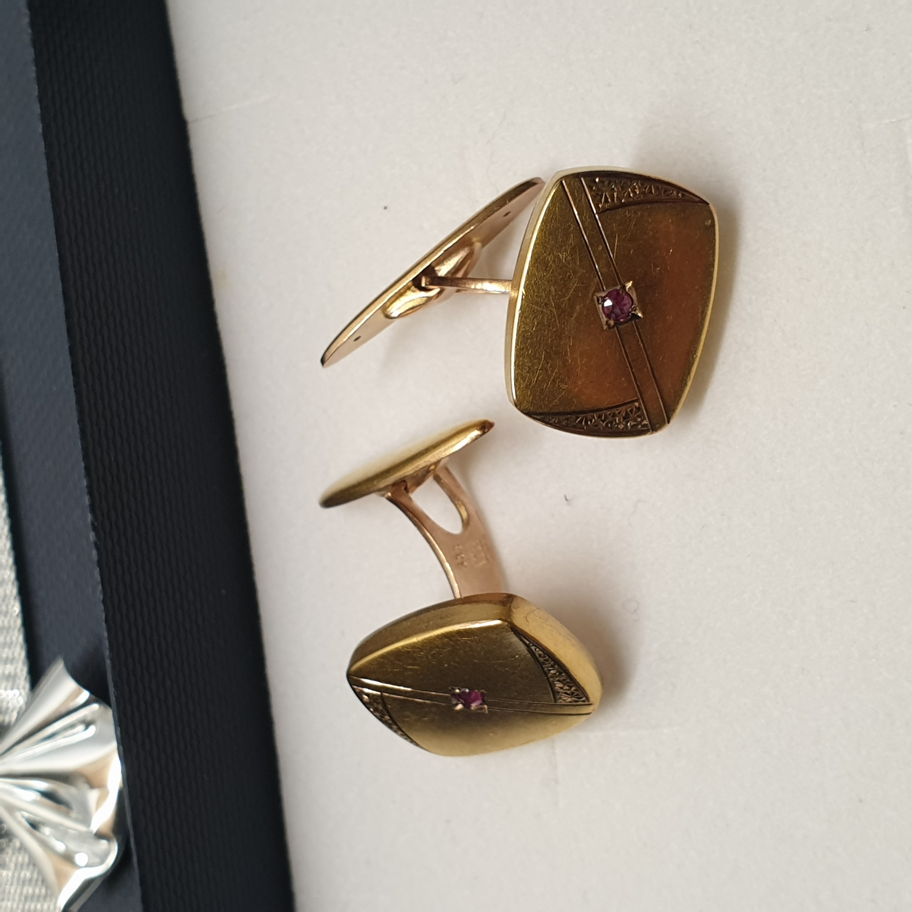 Nostalgische Manschettenknöpfe Gold 333 Rubine Vintage elegant GM100