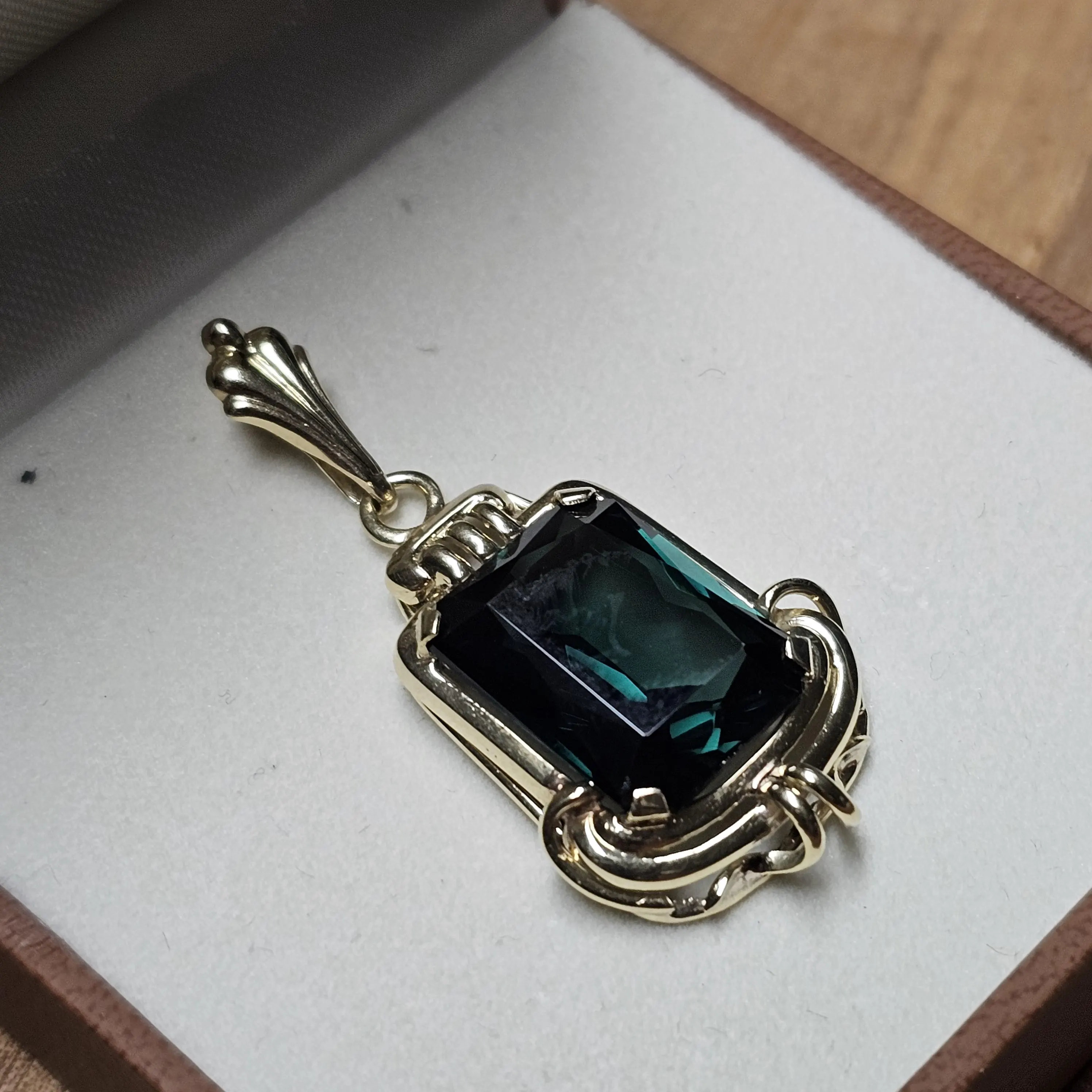 Nostalgischer Anhänger ohne Kette  Gold 585 Turmalin grün Vintage Eleganz GAN261