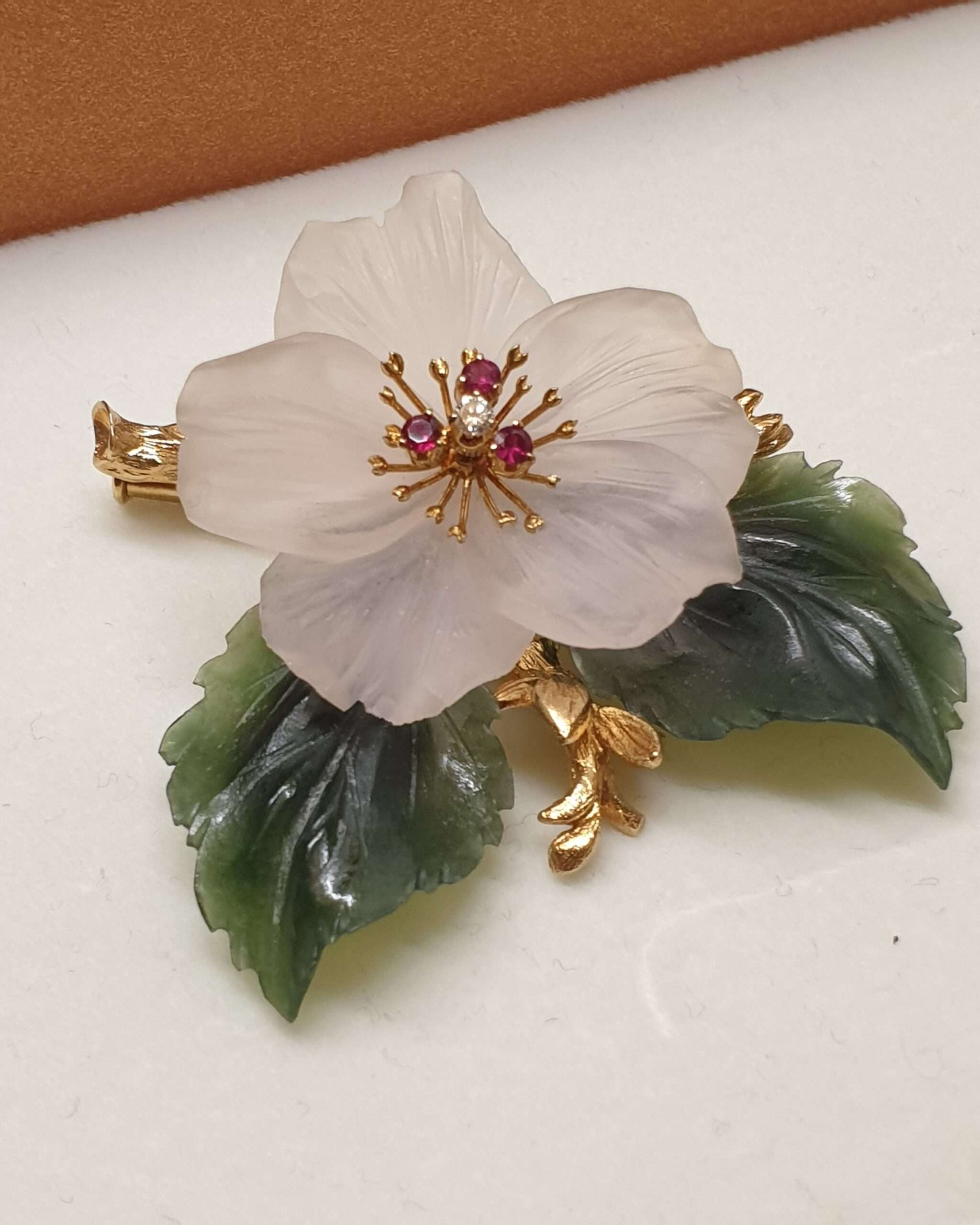 Goldschmiede Kunst Blume Blüten Brosche Anstecknadel Goldbrosche Gold 585 Jade Rosenquarz Rubin Diamant Vintage elegant GB111