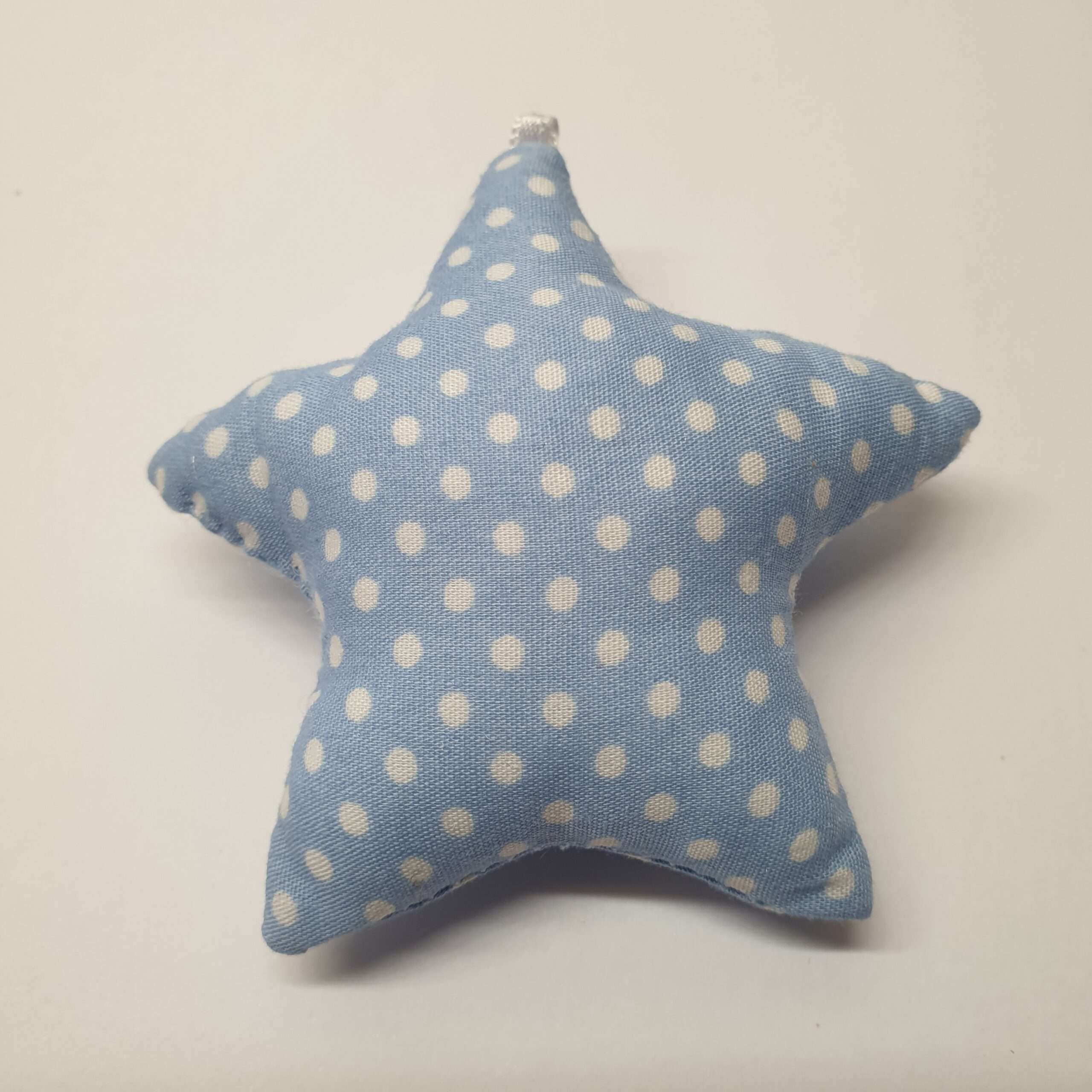 Stoffstern blau hellblau mit kleinen weißen Punkten Pünktchen zum Aufhängen SM112