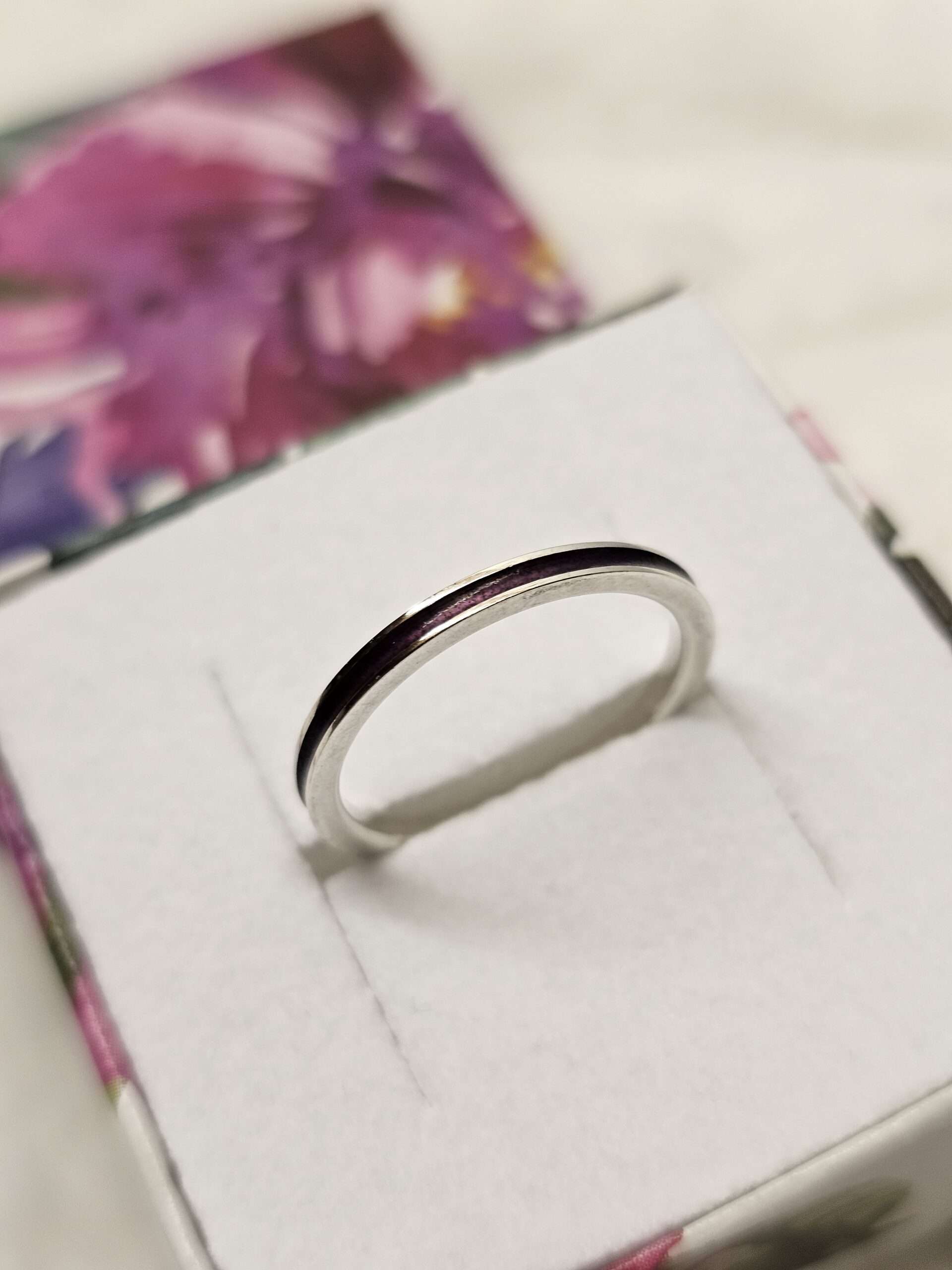 17,6 mm Stylischer feiner schmaler Ring Silber 925 Emaille fliederfarben Vintage elegant SR1291