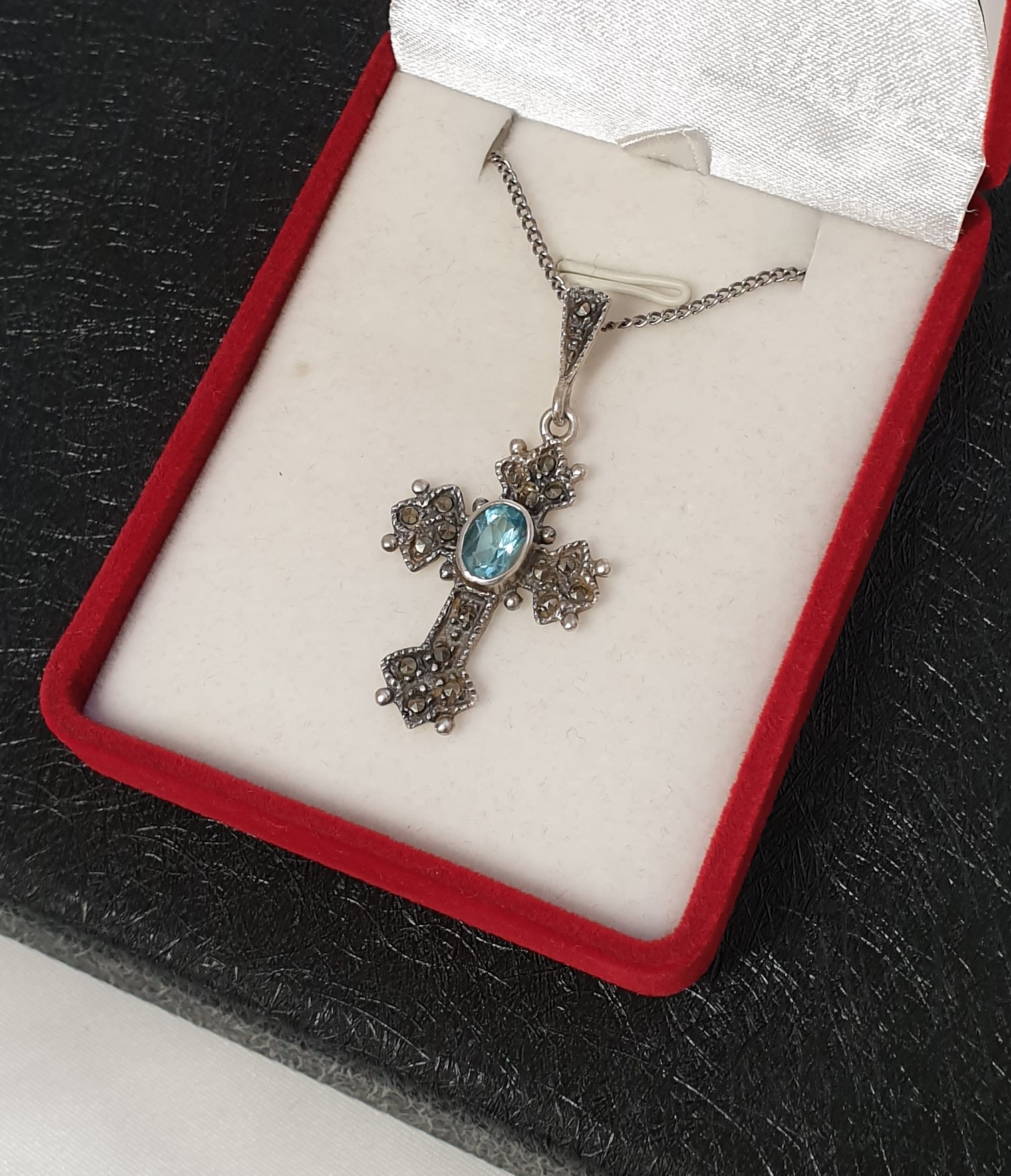 Nostalgischer Anhänger Kreuz Silber 925 Kristall hellblau & Markasiten Design im Shabby Vintage SKA1372 – Bild 4