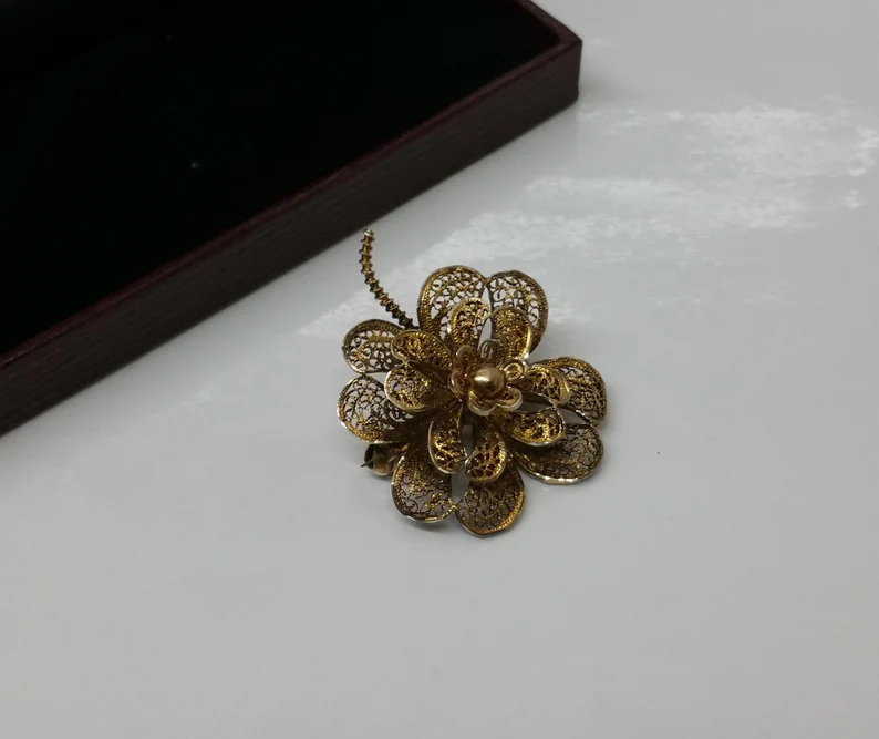 Brosche Anstecknadel filigran Silber 833 vergoldete Blüte Blume Shabby Vintage SB223