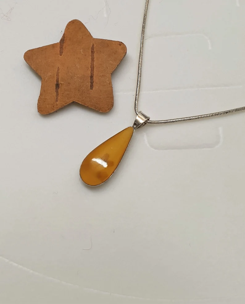 Nostalgischer Anhänger Farbstein gelb Shabby Vintage SKA1303