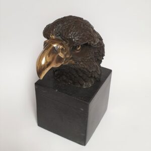 Adler Kopf auf Marmor Sockel Greifvogel Vogel Dekoration Figur Bronzeskulptur Tierfigur Adlerkopf Bronze