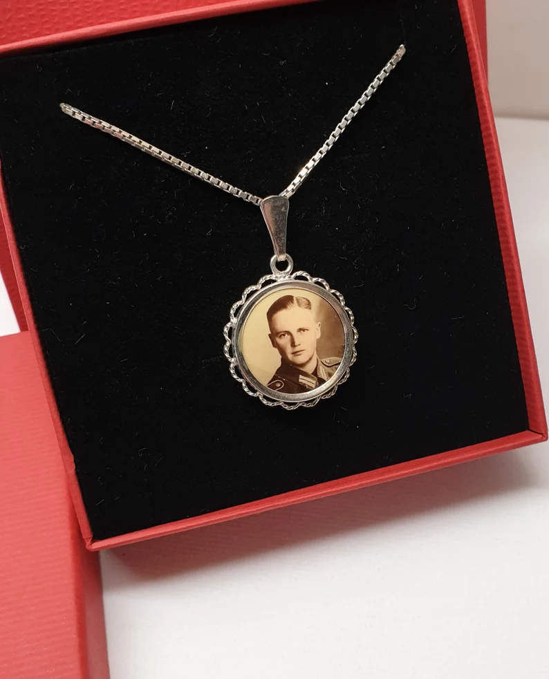 Antiker silberner Anhänger Shabby Vintage Handarbeit selten rar mit Foto SKA1685