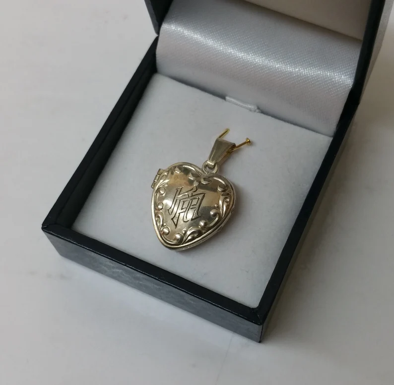 Nostalgischer Anhänger ohne Kette Silber 835 Silber Medaillon Herz Herzchen Initialen Buchstaben "KA" Shabby Vintage SKA711