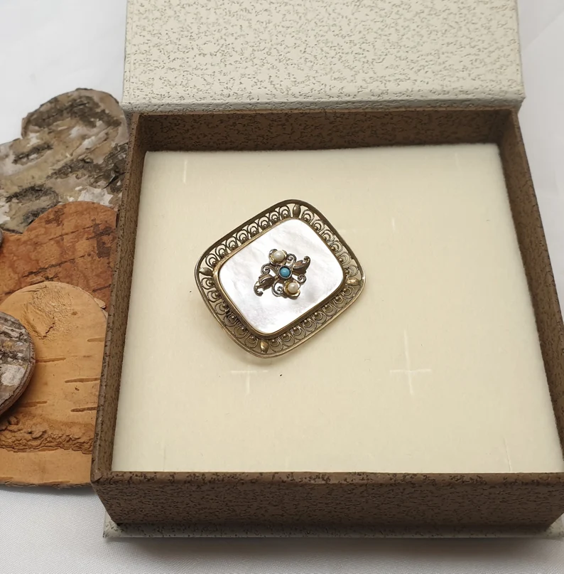 Antike Brosche Anstecknadel Silber 835 vergoldet Perlmutt Türkis Saatperlen Shabby Vintage Nostalgie SB252