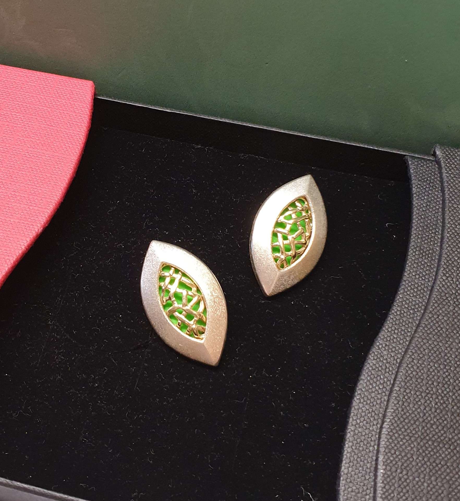 Nostalgische Ohrringe Ohrclips Silber 925 teilvergoldet Lawastein hellgrün edel Vintage Design selten rar SO277