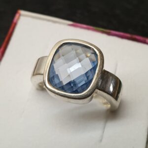 19,2 mm Silberring Ring 925 Silber Kristall blau hellblau Facettenschliff Design Vintage elegant SR1218
