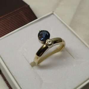 17,3 mm Ring Gold 333 Saphir & Kristall klar Vintage Design elegant GR159