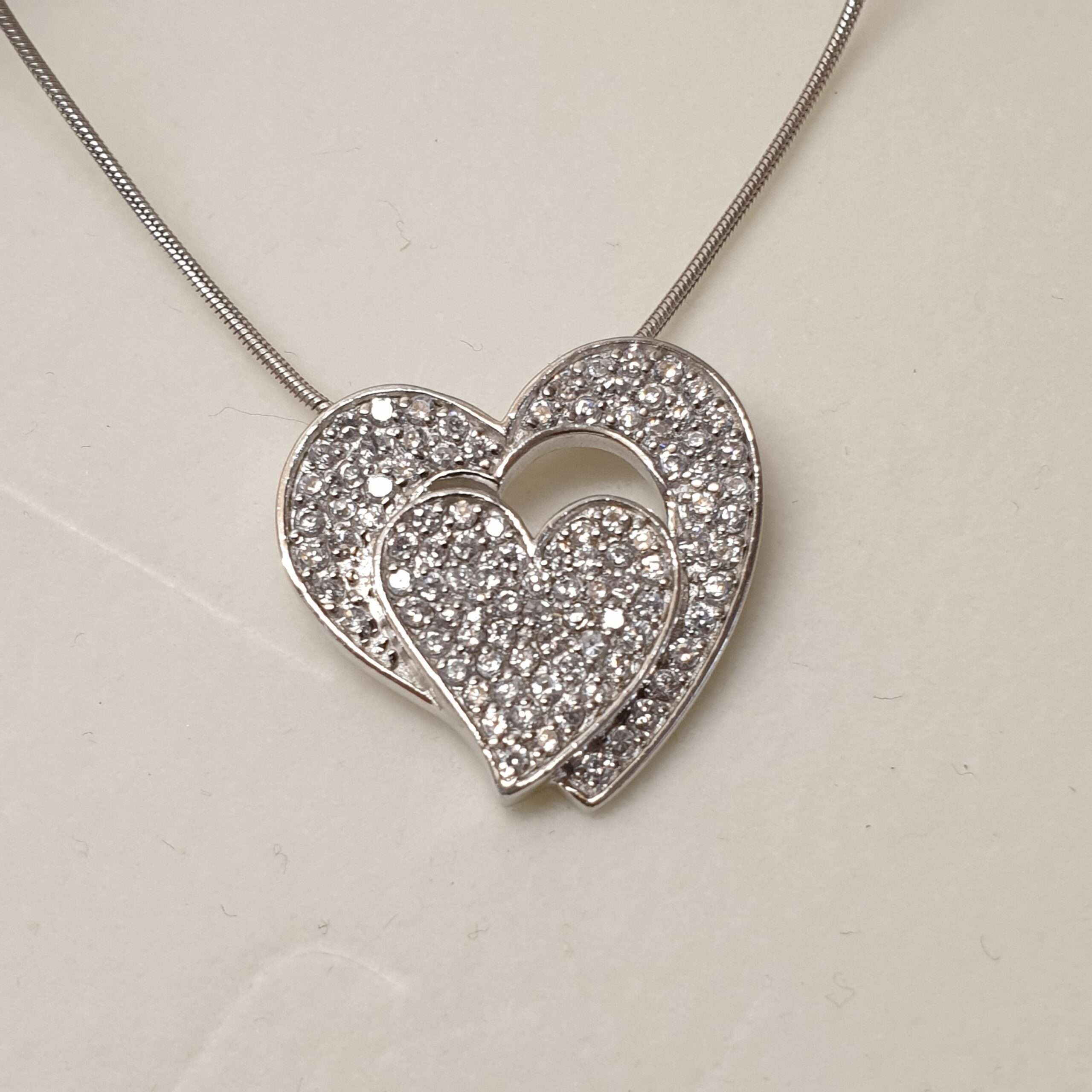 Anhänger Herzanhänger Silber 925 Doppel Herz Kristalle Steinchen klar Vintage edel SKA1324 – Bild 2