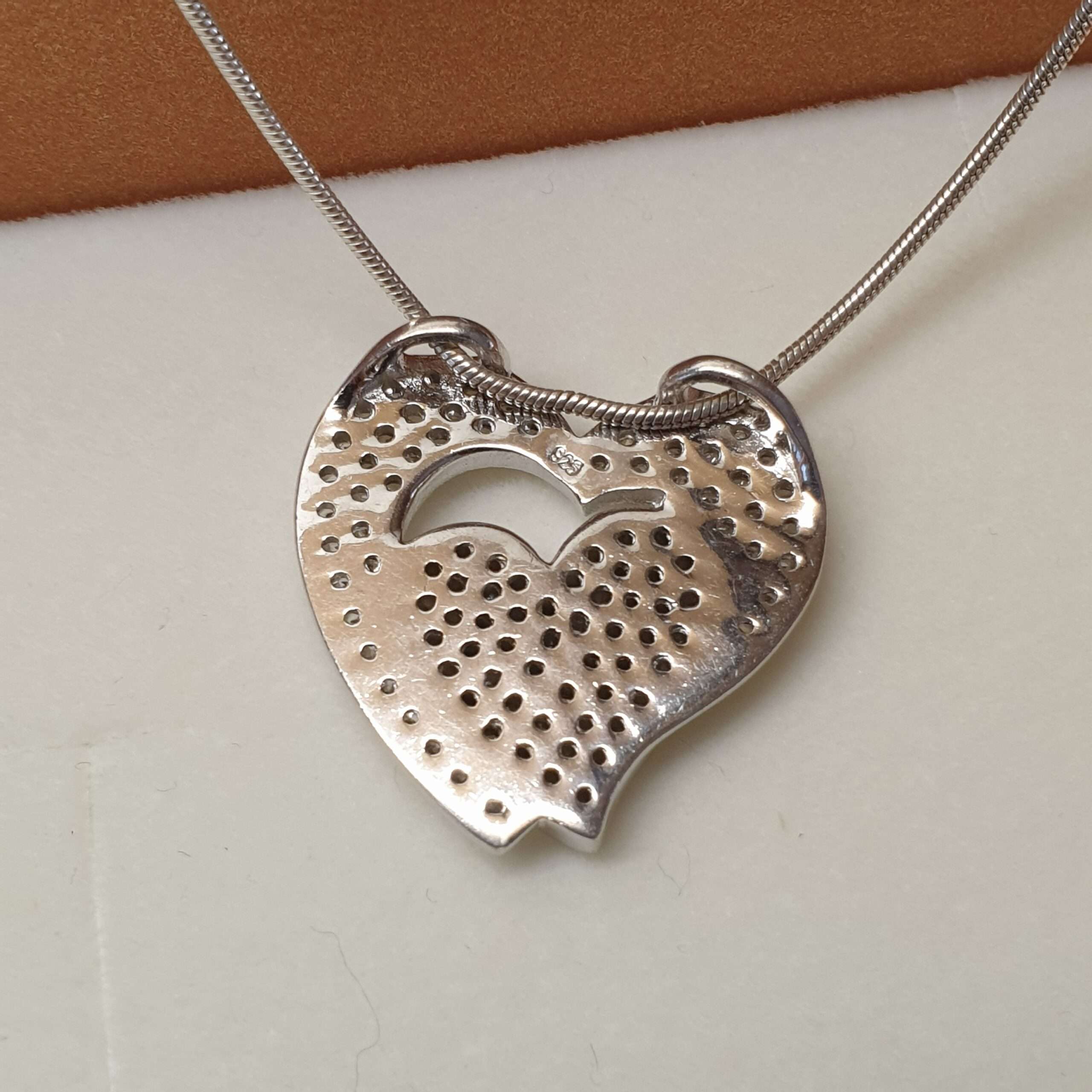 Anhänger Herzanhänger Silber 925 Doppel Herz Kristalle Steinchen klar Vintage edel SKA1324 – Bild 4