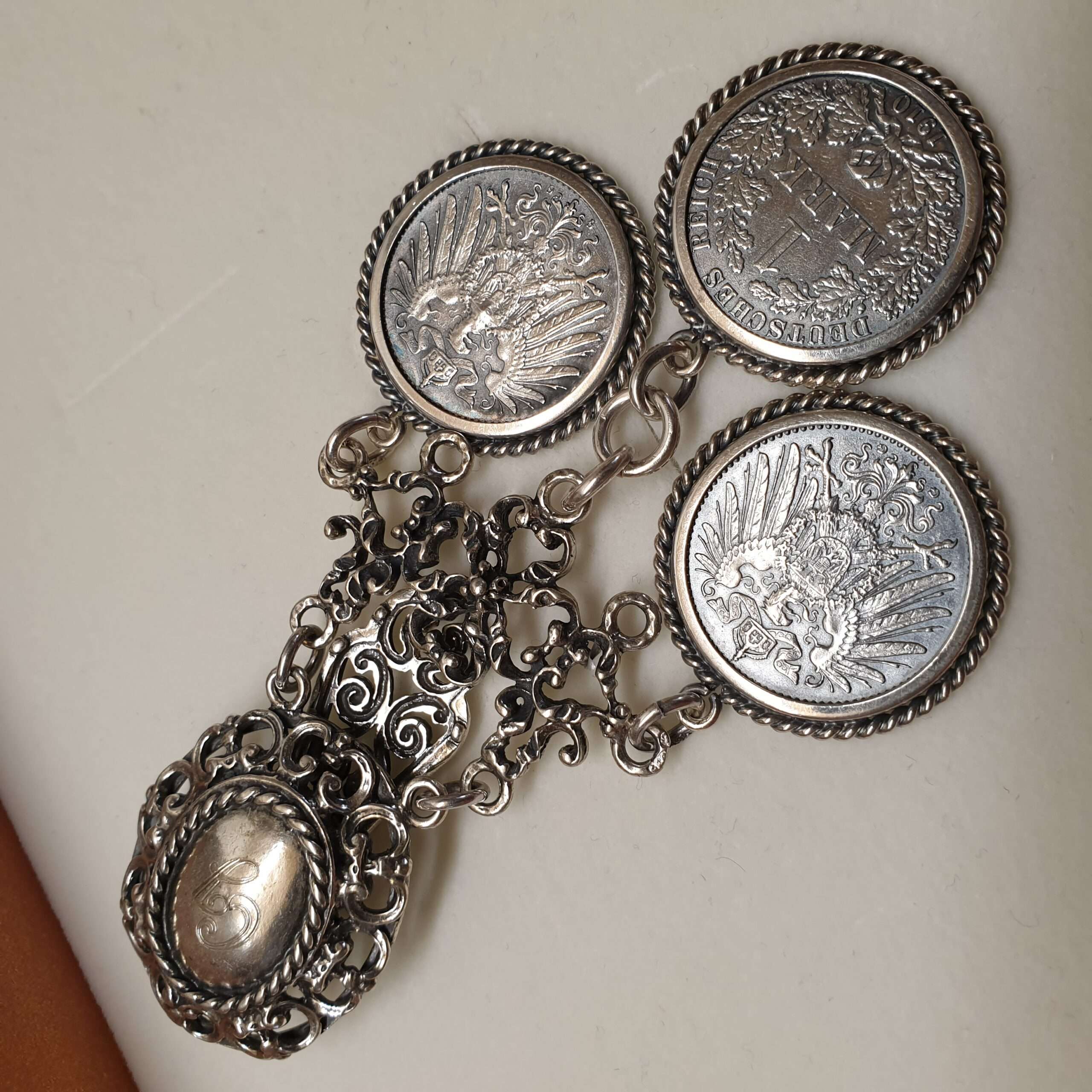 Trachtenschmuck Stecker Tracht Rockstecker Schürzenstecker Silber 835 Deutsches Reich Reichsmark 1 Mark Buchstaben Initialen "CJ" Shabby Vintage antik SK1393 – Bild 2