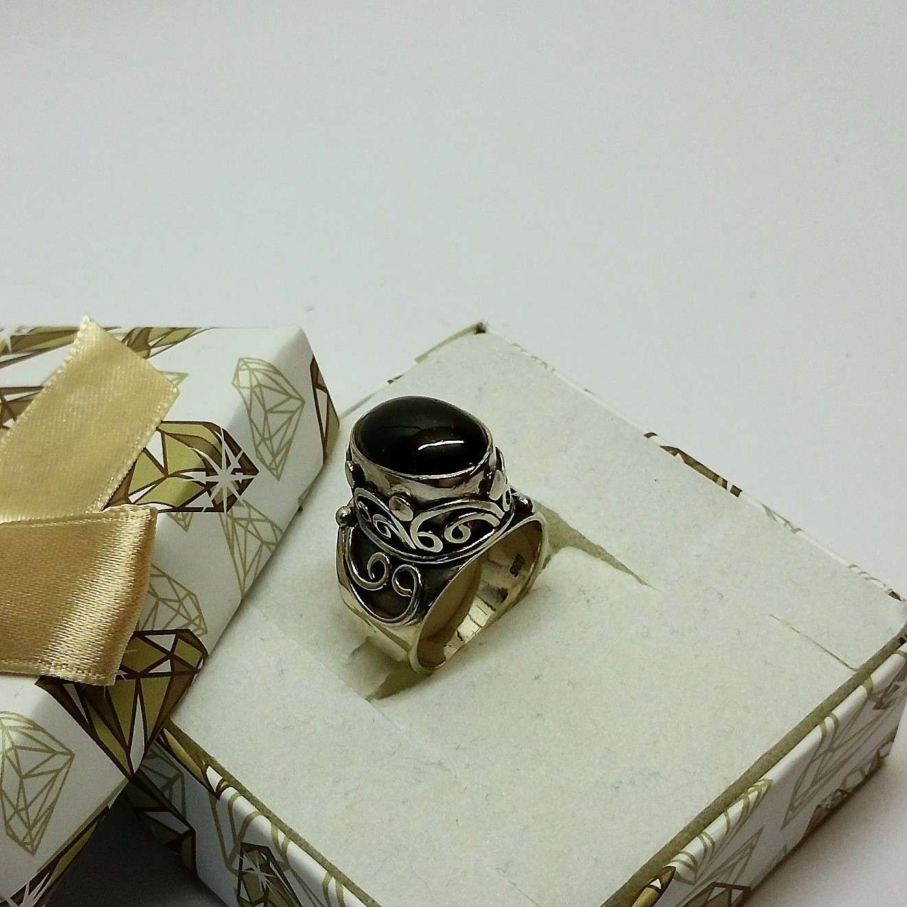 17,2 mm Nostalgisch gearbeiteter Ring Silber 925 Granat Silberschmiede SR446