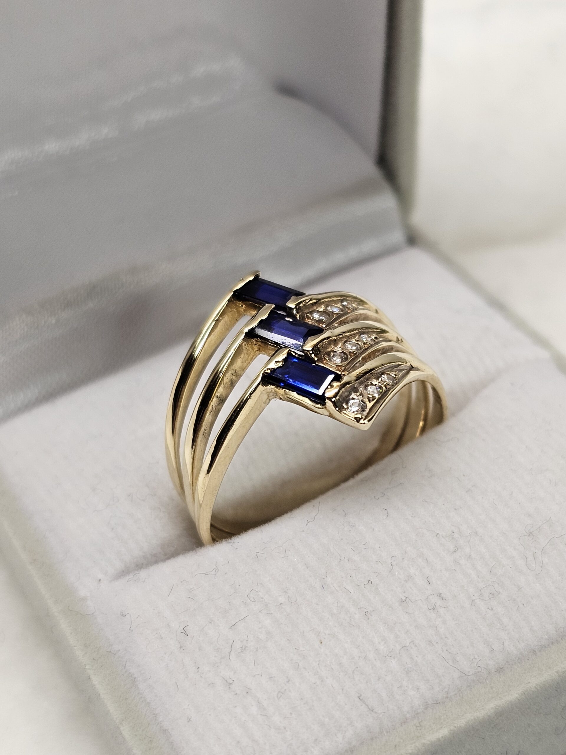 19,8 mm Nostalgischer Ring Gold 585 Saphire & Kristall Steinchen klar Vintage edel GR150