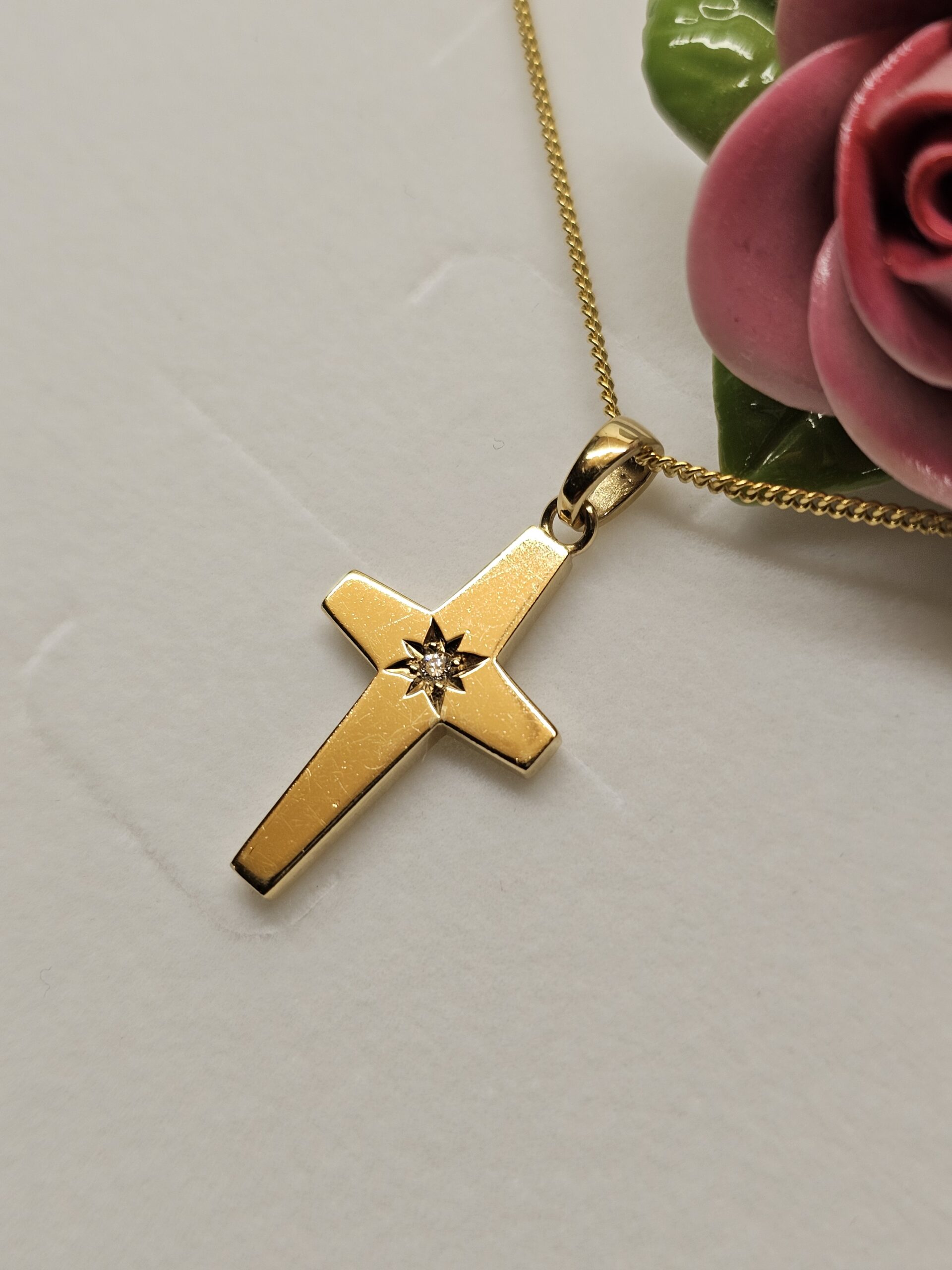 Nostalgischer Anhänger Kreuz Kreuzanhänger Quinn Gold 585 Diamant Steinchen schlichtes Design Vintage elegant GAN166