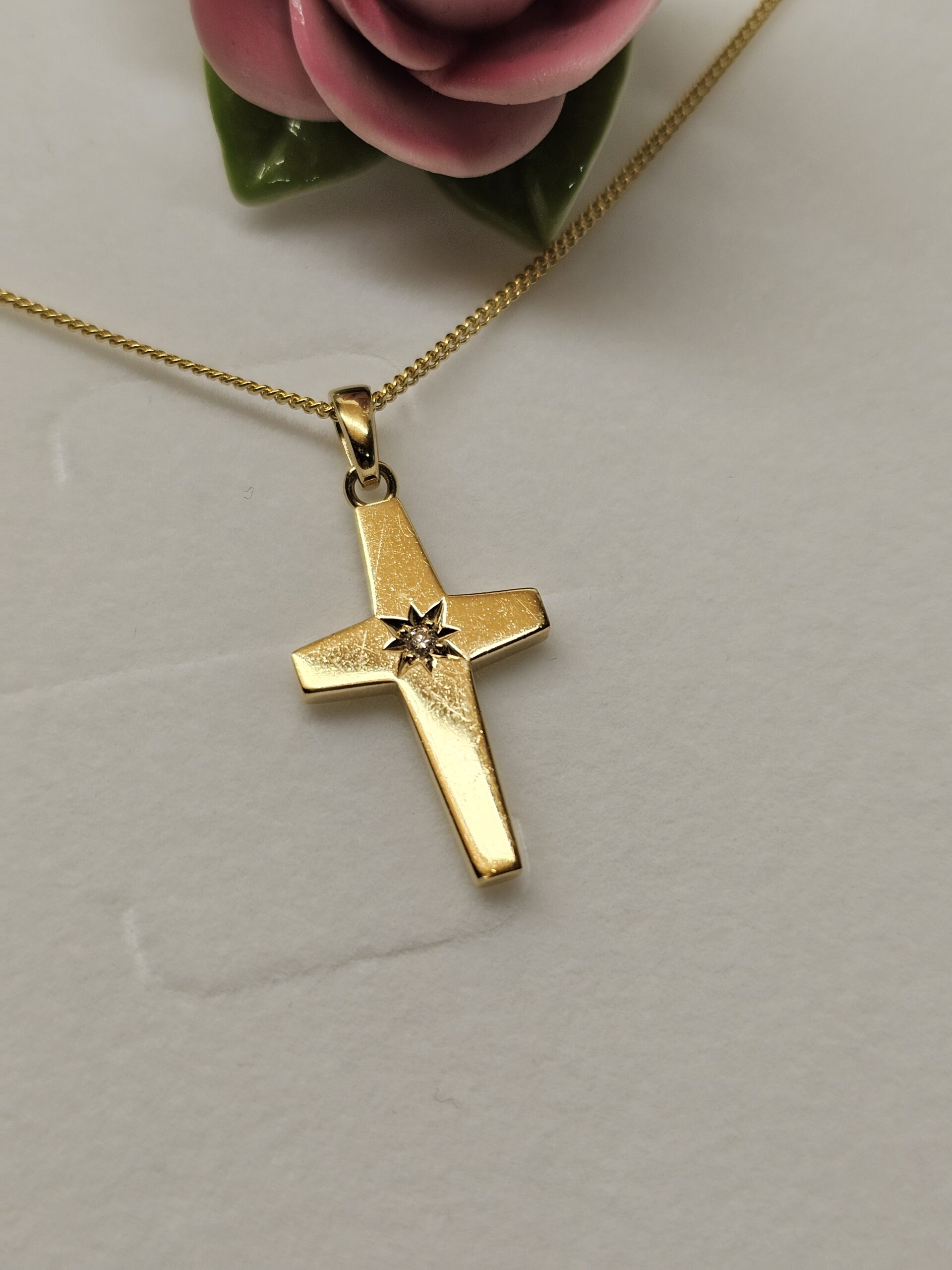 Nostalgischer Anhänger Kreuz Kreuzanhänger Quinn Gold 585 Diamant Steinchen schlichtes Design Vintage elegant GAN166 – Bild 2