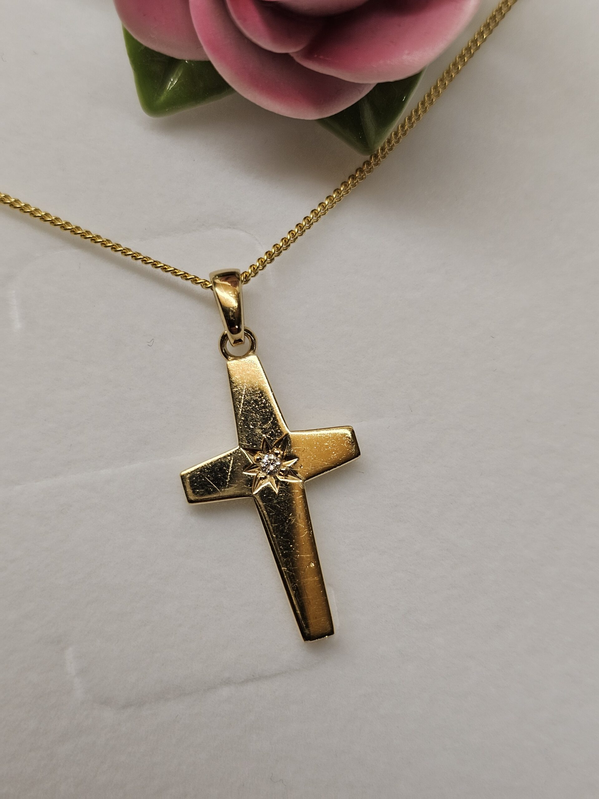 Nostalgischer Anhänger Kreuz Kreuzanhänger Quinn Gold 585 Diamant Steinchen schlichtes Design Vintage elegant GAN166 – Bild 4