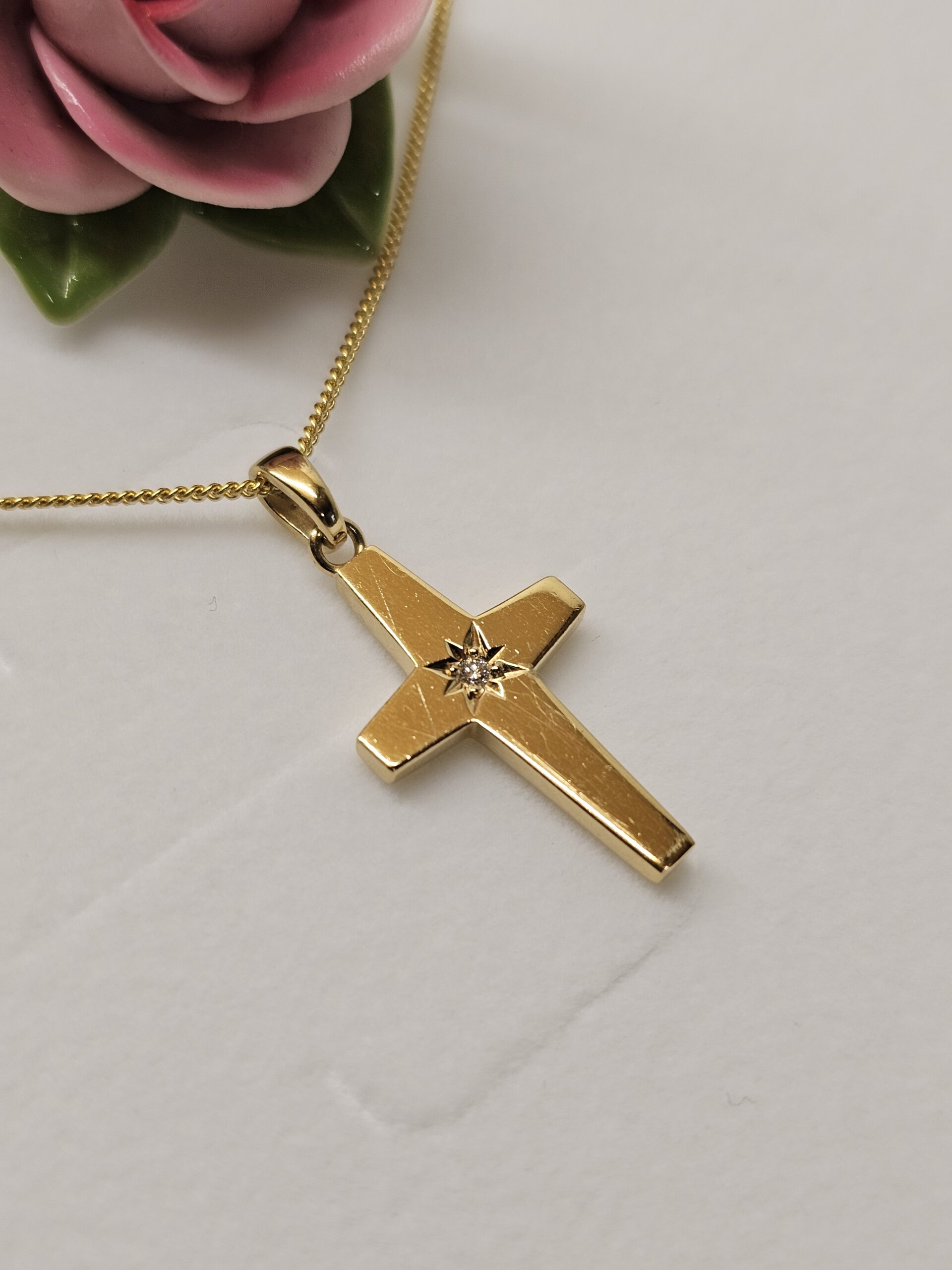 Nostalgischer Anhänger Kreuz Kreuzanhänger Quinn Gold 585 Diamant Steinchen schlichtes Design Vintage elegant GAN166 – Bild 3