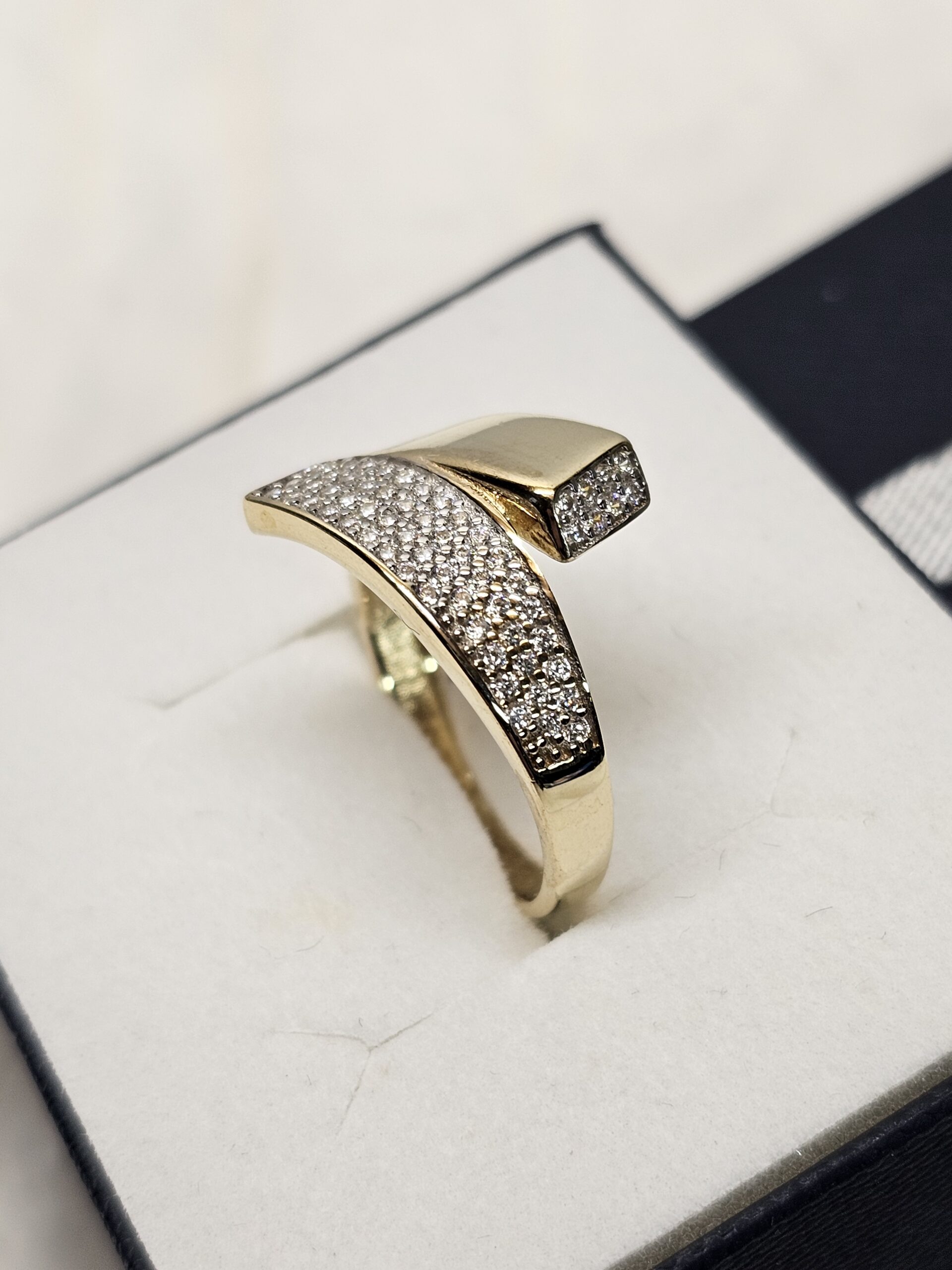 18,3 mm Eleganter Goldring Ring Wickeloptik 8 Karat Gold 333 Kristalle Steinchen klar Vintage selten rar GR211 – Bild 2