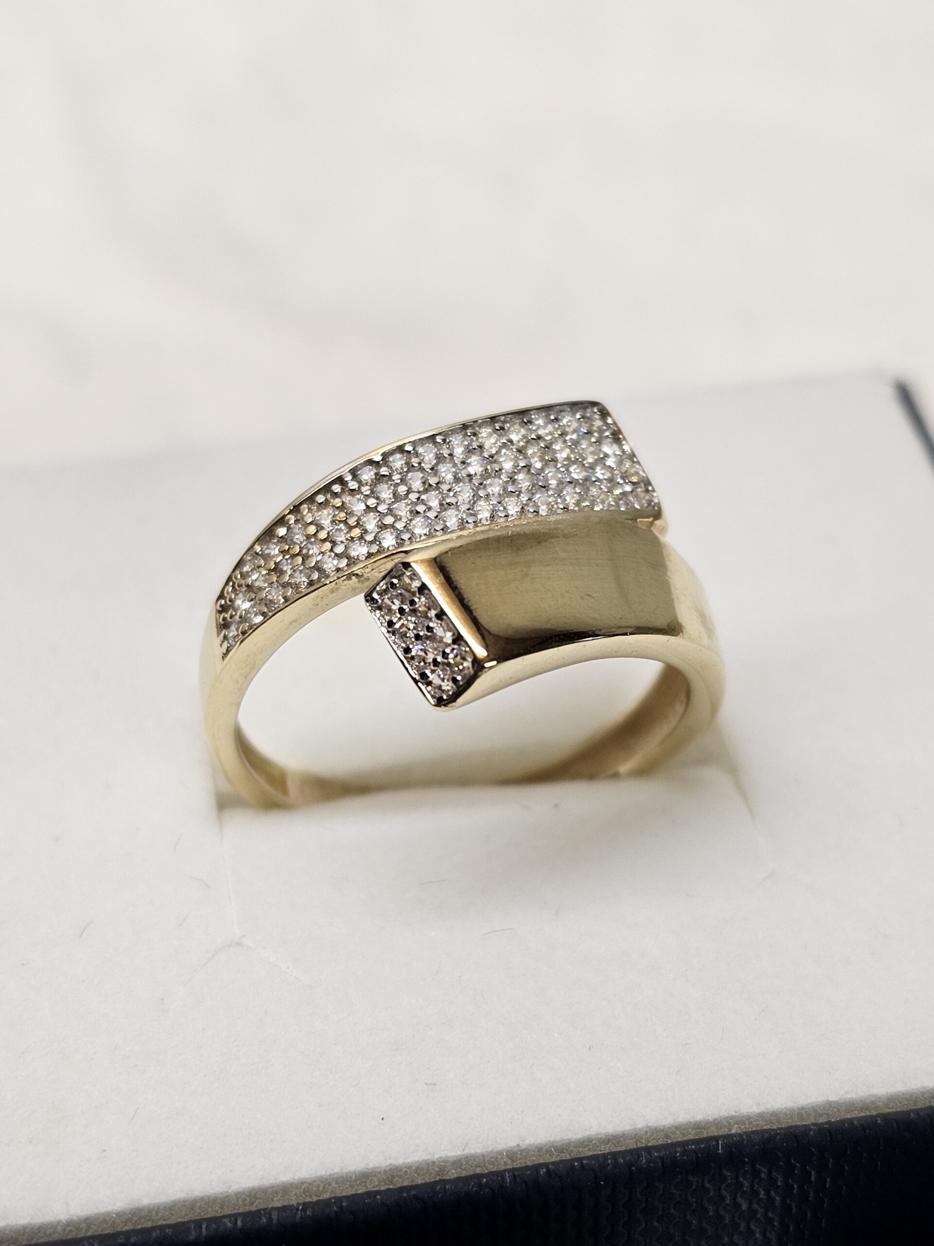 18,3 mm Eleganter Goldring Ring Wickeloptik 8 Karat Gold 333 Kristalle Steinchen klar Vintage selten rar GR211 – Bild 3