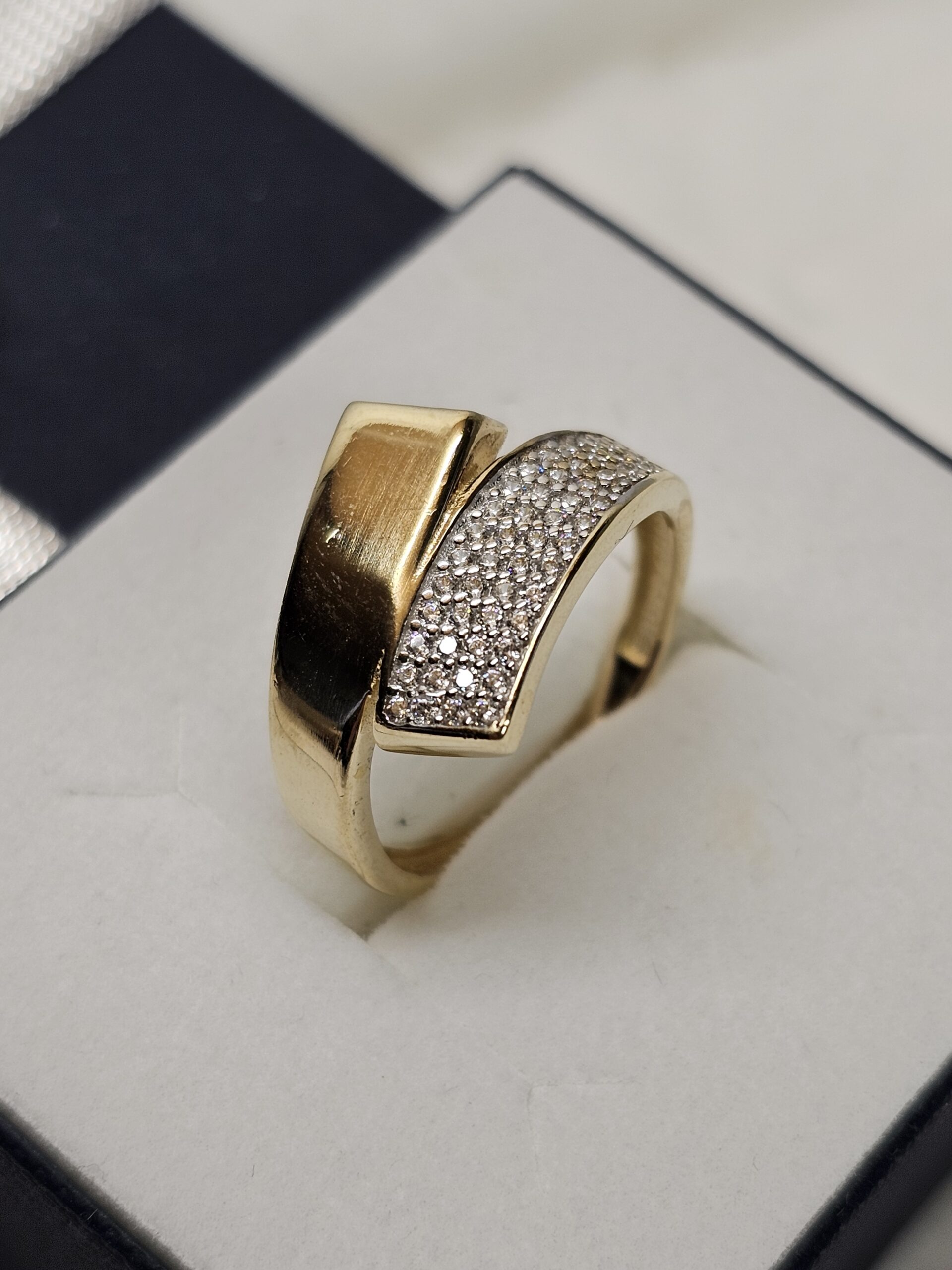 18,3 mm Eleganter Goldring Ring Wickeloptik 8 Karat Gold 333 Kristalle Steinchen klar Vintage selten rar GR211 – Bild 4